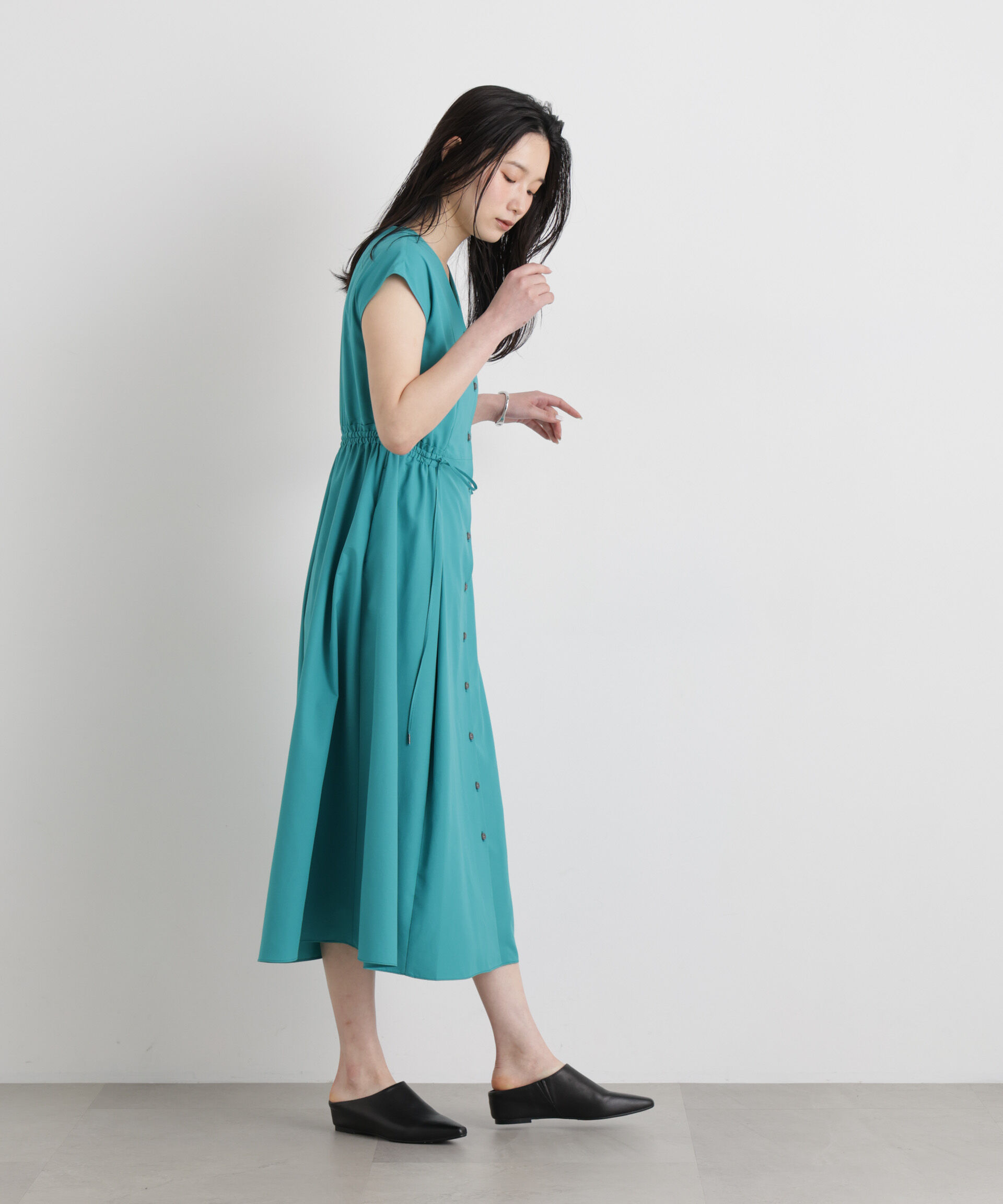 NANO universe「【機能性ワンピース】MINOTECH(R)フレンチスリーブVネックフレアワンピース」|ワンピース|
