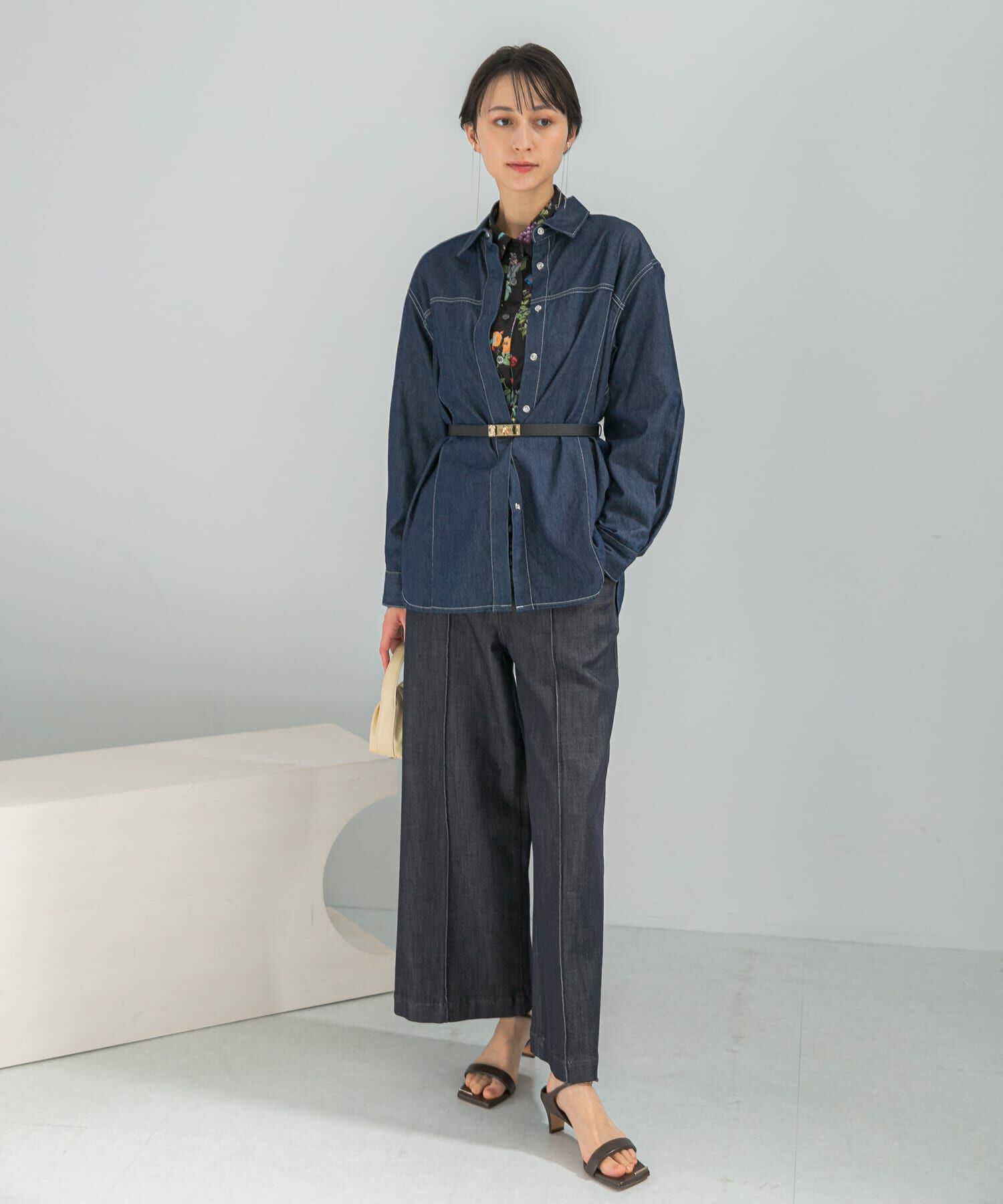 URBAN RESEARCH ROSSO「ピンタックストレッチワイドデニムパンツ」|デニム|