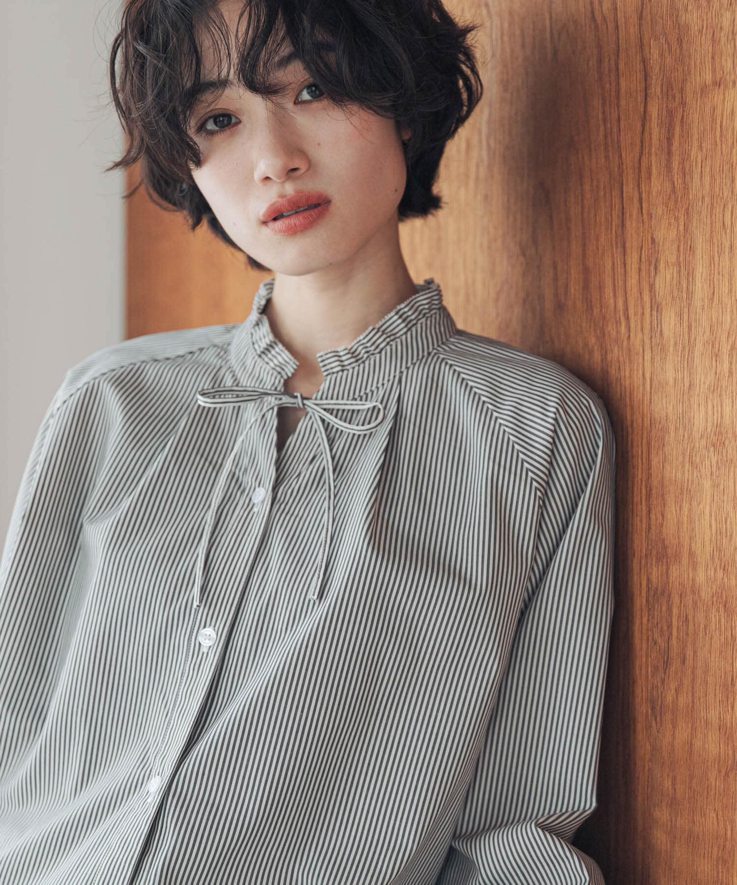 URBAN RESEARCH DOORS「『速乾/イージーケア/UVカット』『UR TECH』Aircareフリルネックブラウス」|シャツ・ブラウス|ブラック系その他