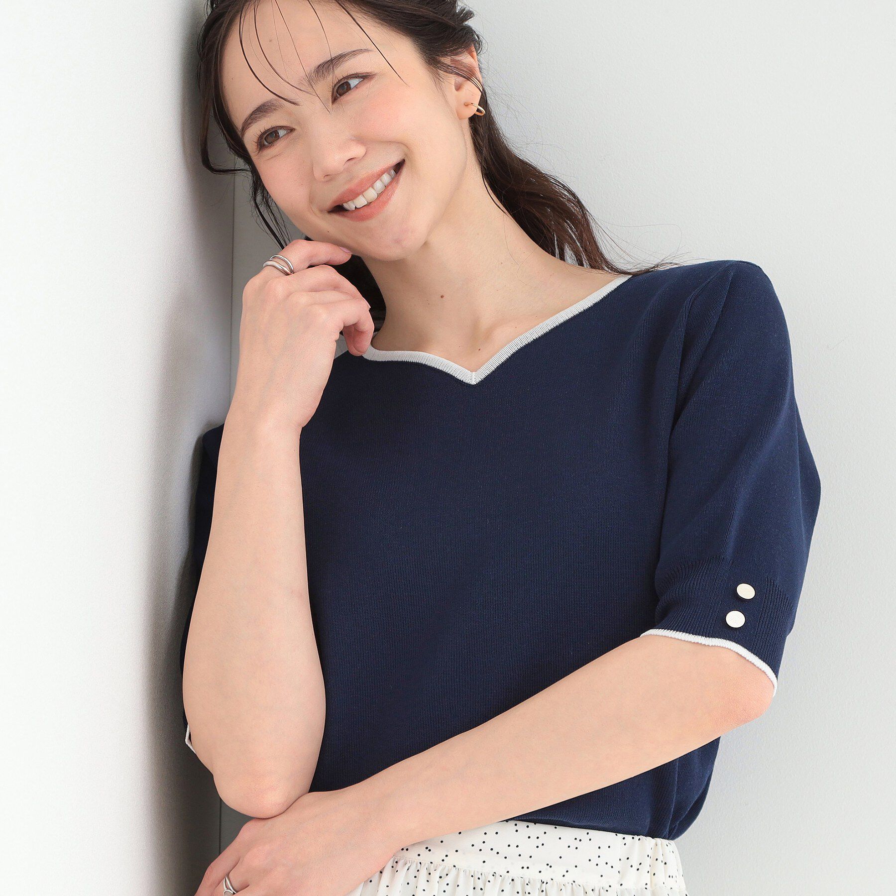SHOO･LA･RUE「【洗濯機可/UV/5分袖】ハートネックでお顔周りすっきり バイカラーニット」|ニット・セーター|ネイビー(094)