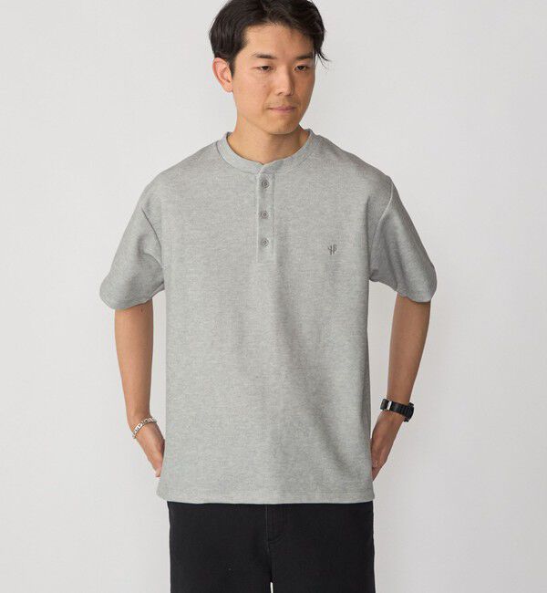SHIPS「【WEB限定】SHIPS:〈手洗い可能/抗菌/防臭〉ワンポイント ロゴ バーズアイ ヘンリーネック Tシャツ」|Tシャツ・カットソー|ライトグレー