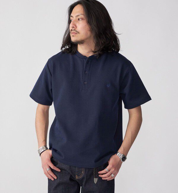 SHIPS「【WEB限定】SHIPS:〈手洗い可能/抗菌/防臭〉ワンポイント ロゴ バーズアイ ヘンリーネック Tシャツ」|Tシャツ・カットソー|