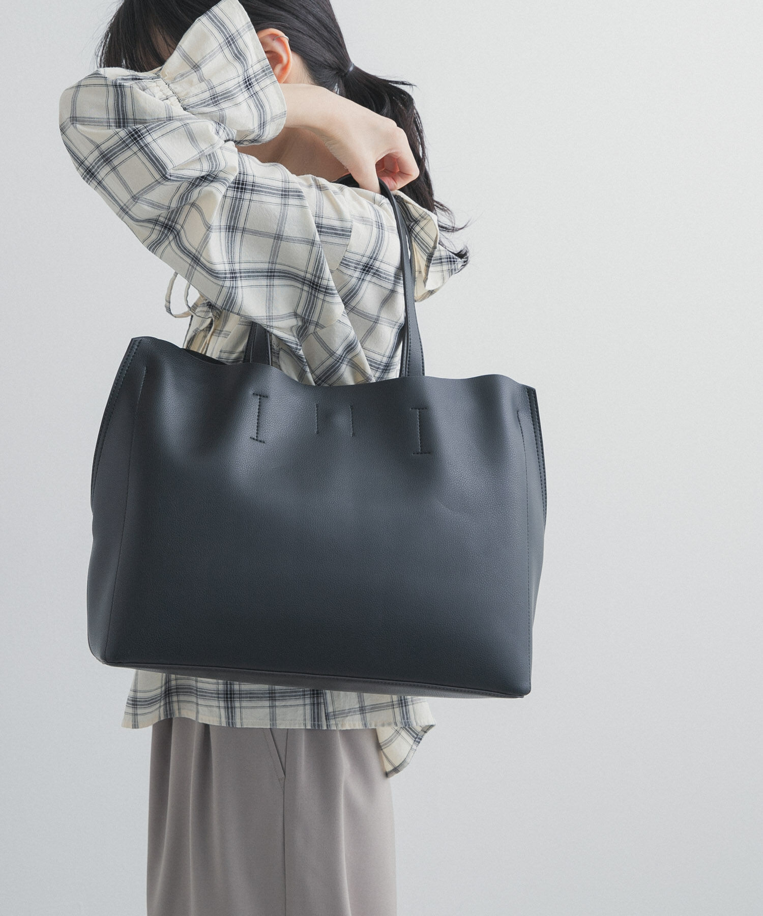 URBAN RESEARCH DOORS「ライトウェイトA4トートバッグ」|トートバッグ|ブラック