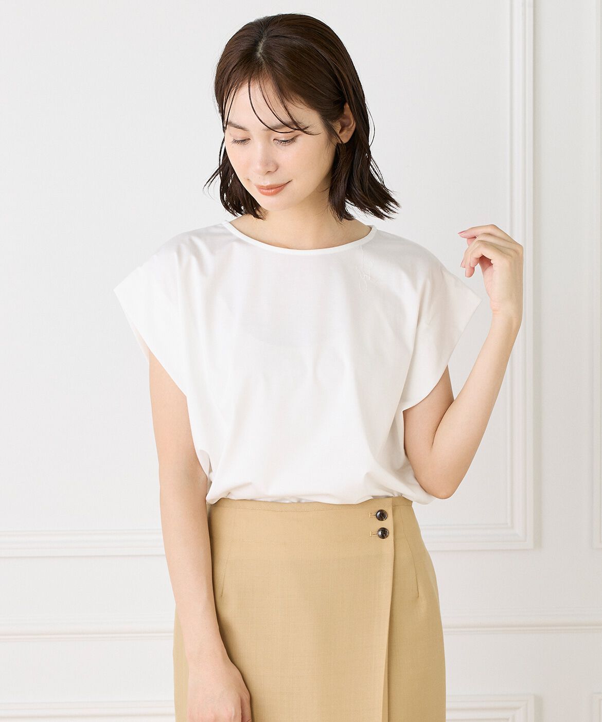 INED「《大きいサイズ》ショートスリーブコクーントップス」|Tシャツ・カットソー|オフホワイト1