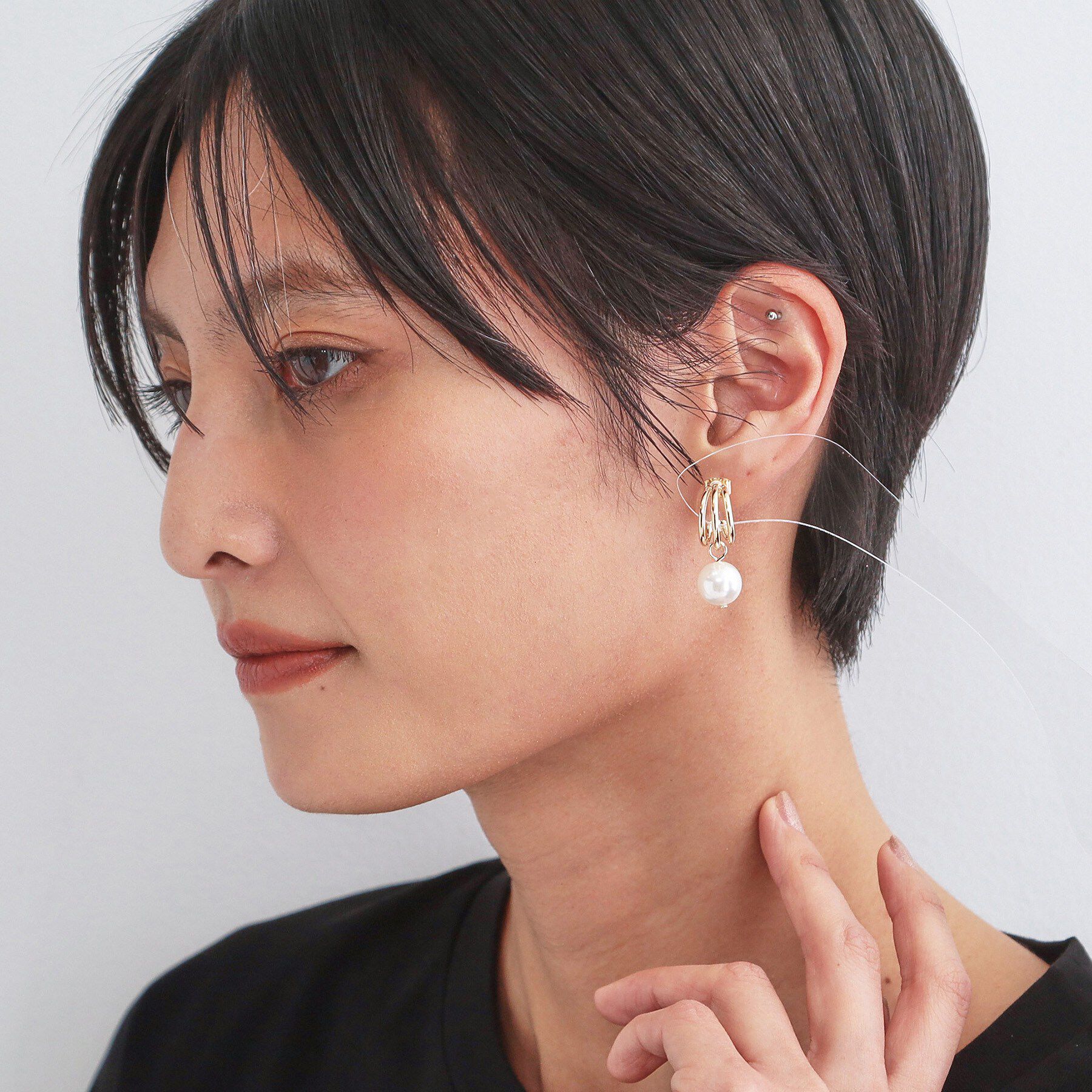 OPAQUE.CLIP「メタルハーフムーン&times;フェイクパールピアス」|ピアス|