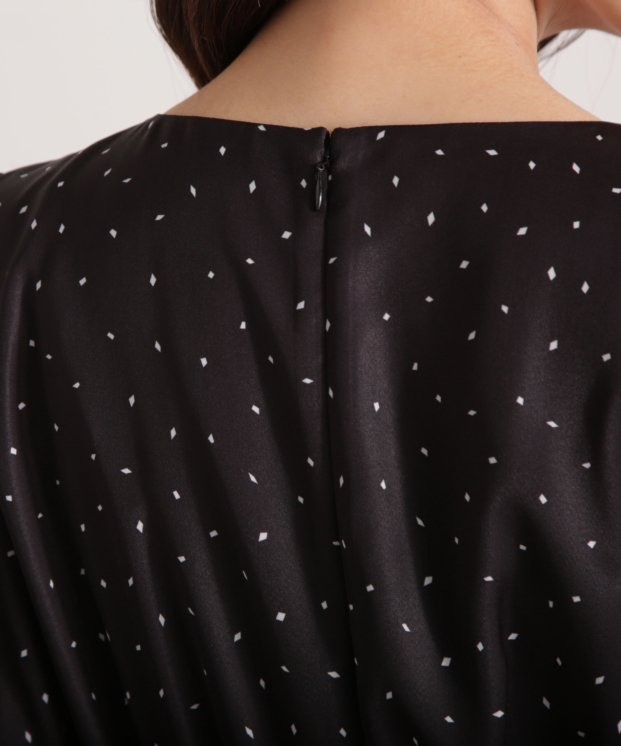 PROPORTION BODY DRESSING「クルミ釦付きギャザーワンピース 25AW」|ワンピース|