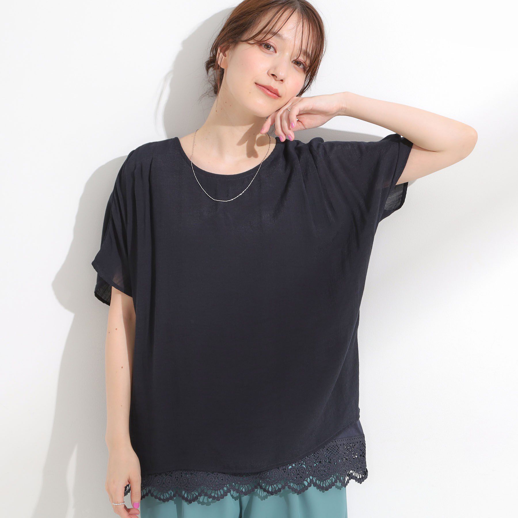 SHOO･LA･RUE「【S-LL】着るだけで簡単にコーデが決まる レースレイヤード風ドルマントップス」|Tシャツ・カットソー|ネイビー(094)
