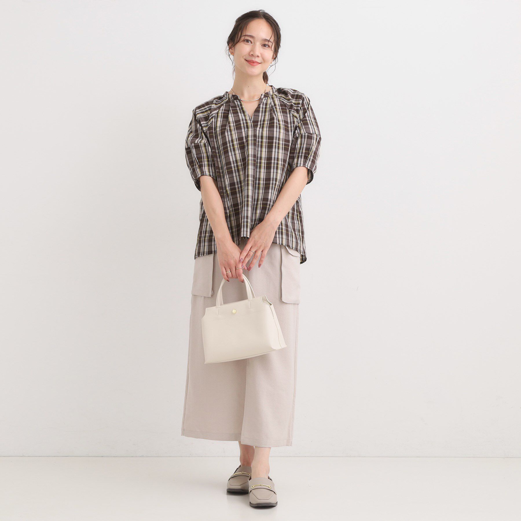 SHOO･LA･RUE「【S-LL/洗濯後しわになりにくい】ランタンスリーブで女性らしく 5分袖スキッパーブラウス」|シャツ・ブラウス|
