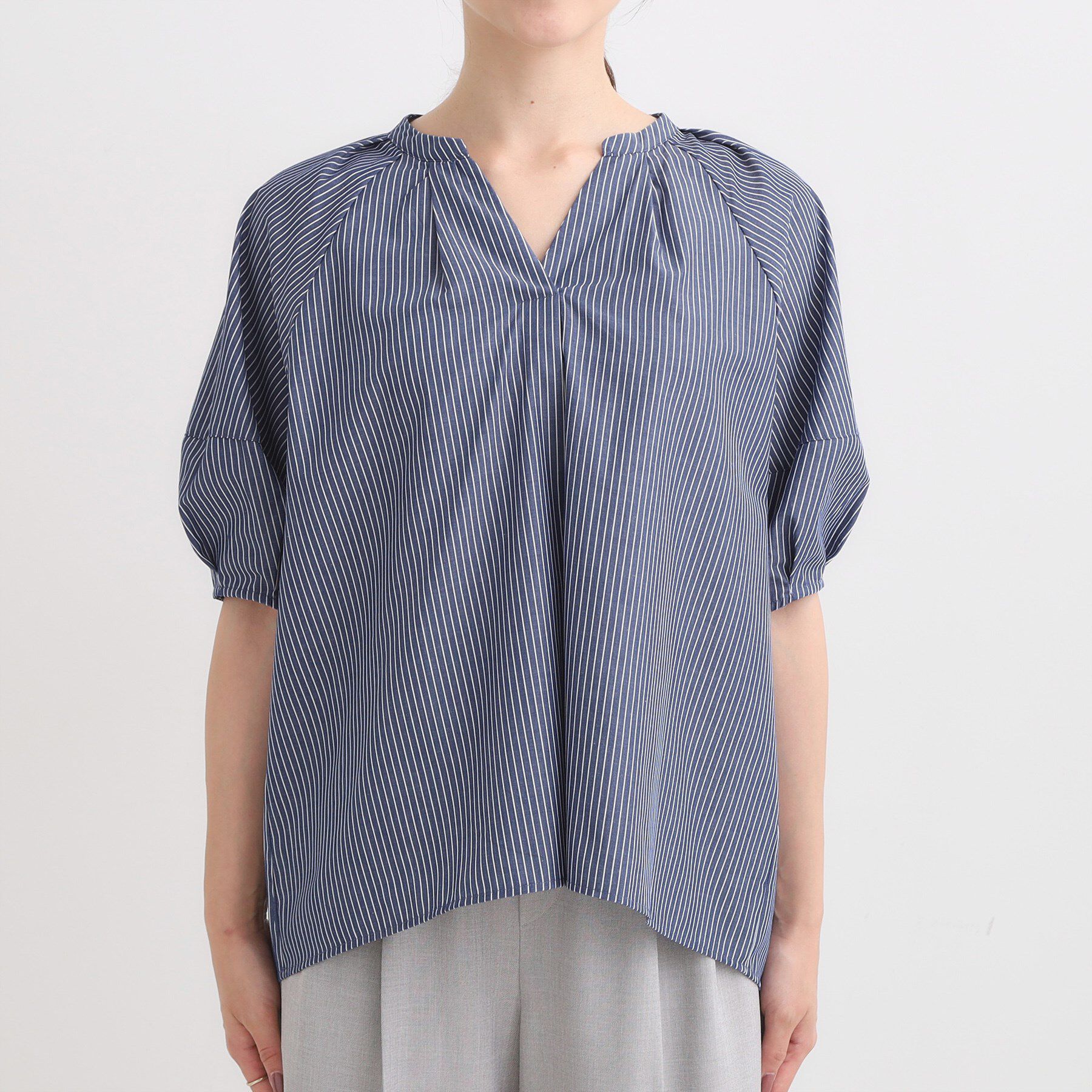 SHOO･LA･RUE「【S-LL/洗濯後しわになりにくい】ランタンスリーブで女性らしく 5分袖スキッパーブラウス」|シャツ・ブラウス|