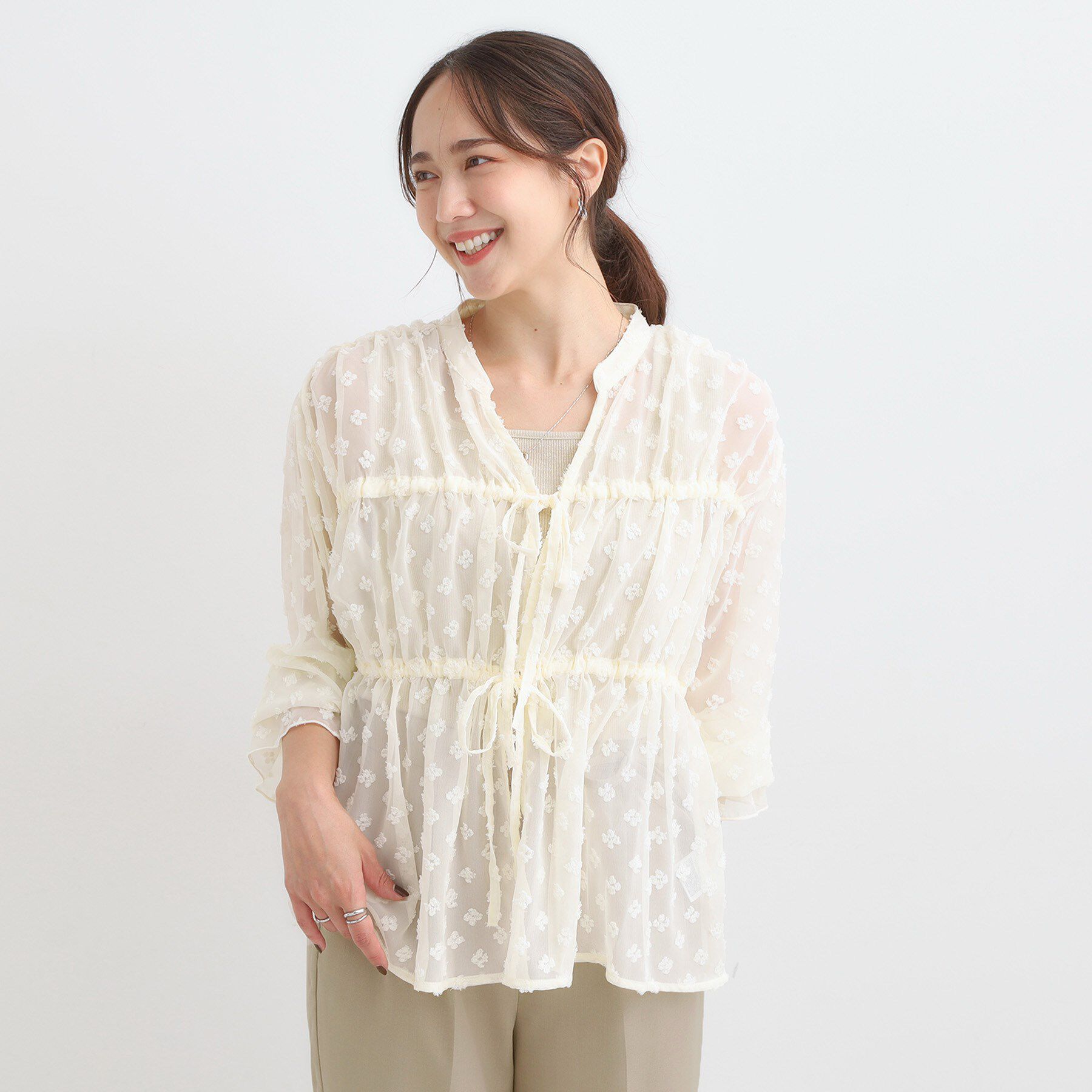 SHOO･LA･RUE「華やかにさをプラスする シアードビー シャーリングブラウス」|シャツ・ブラウス|