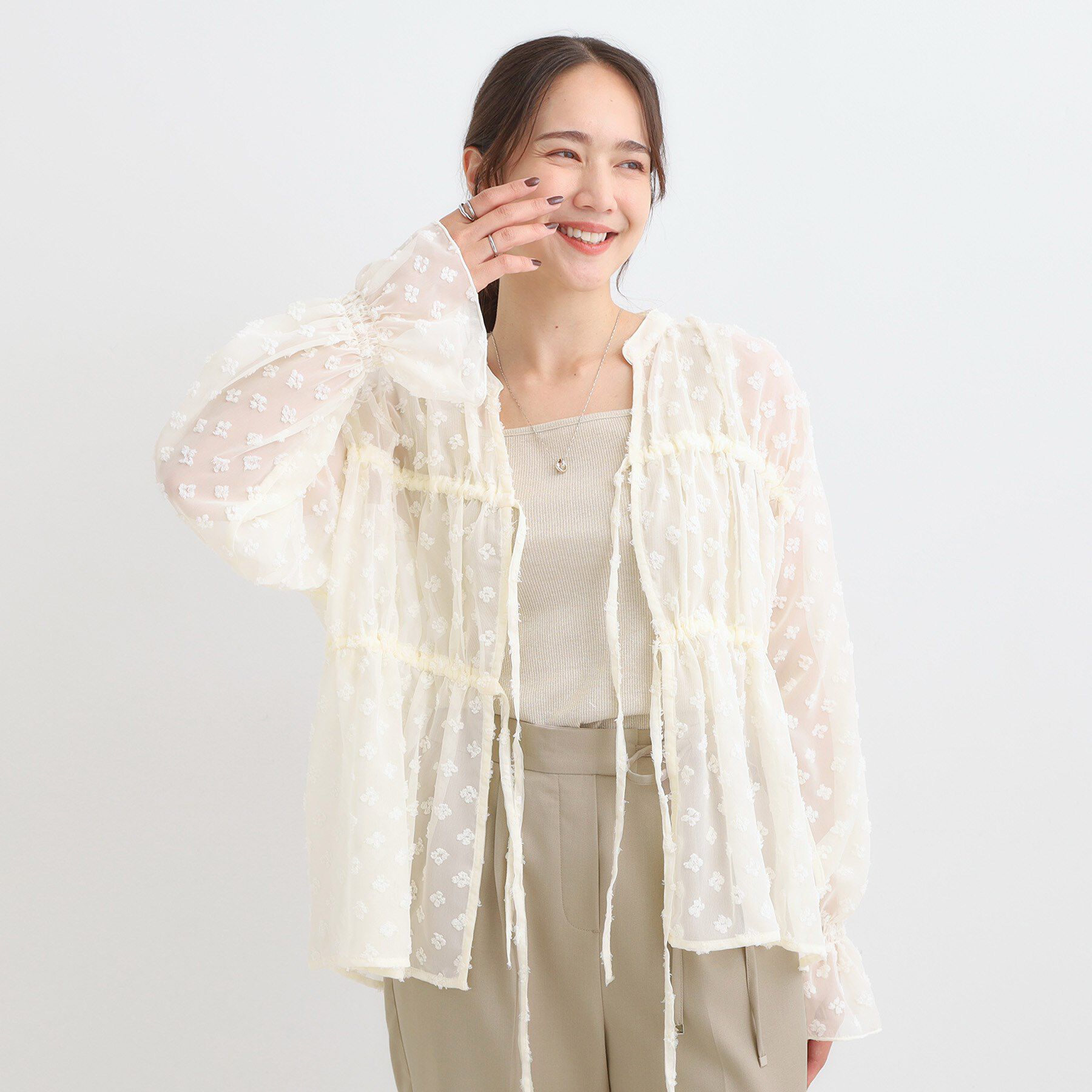 SHOO･LA･RUE「華やかにさをプラスする シアードビー シャーリングブラウス」|シャツ・ブラウス|
