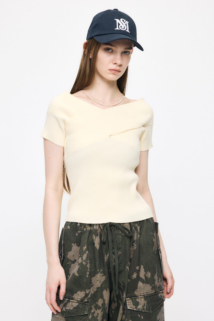 MOUSSY「CROSS OFF SHOULDER トップス」|ニット・セーター|O/WHT1