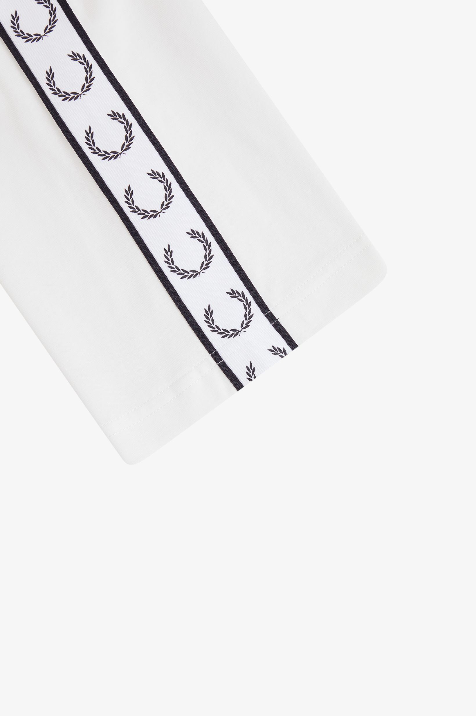 FRED PERRY 「Taped T-Shirt／ロゴテープTシャツ」|Tシャツ・カットソー|