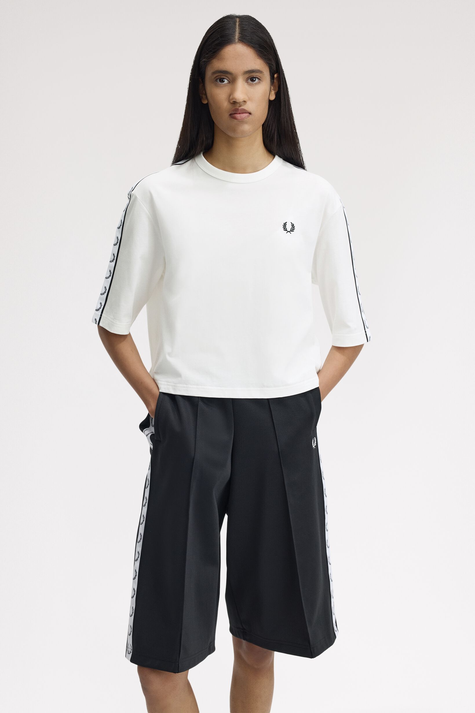 FRED PERRY 「Taped T-Shirt／ロゴテープTシャツ」|Tシャツ・カットソー|