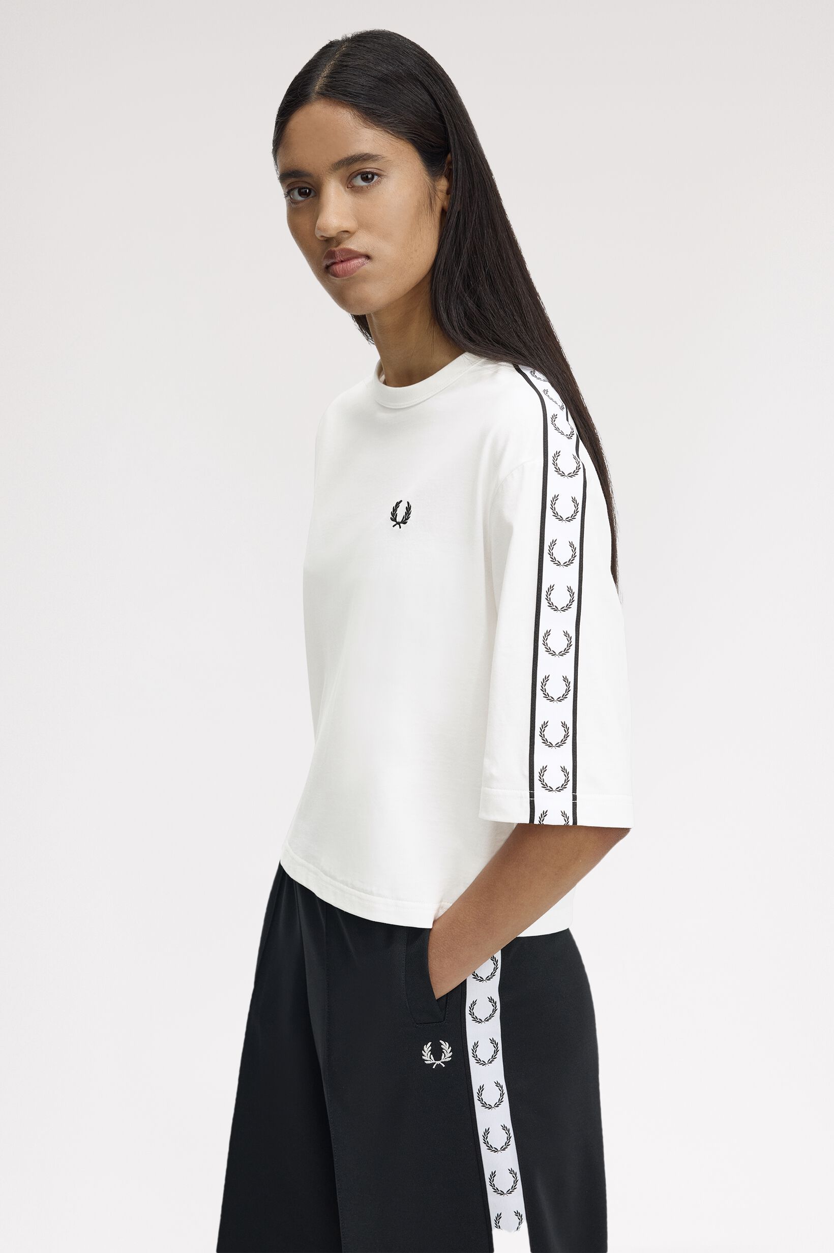 FRED PERRY 「Taped T-Shirt／ロゴテープTシャツ」|Tシャツ・カットソー|