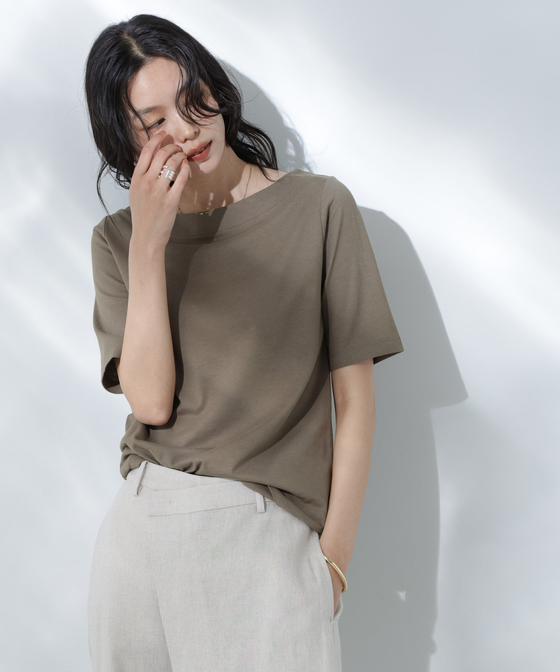 NANO universe「Anti Soaked(R) 汗染み防止ボートネックTシャツ」|Tシャツ・カットソー|カーキ