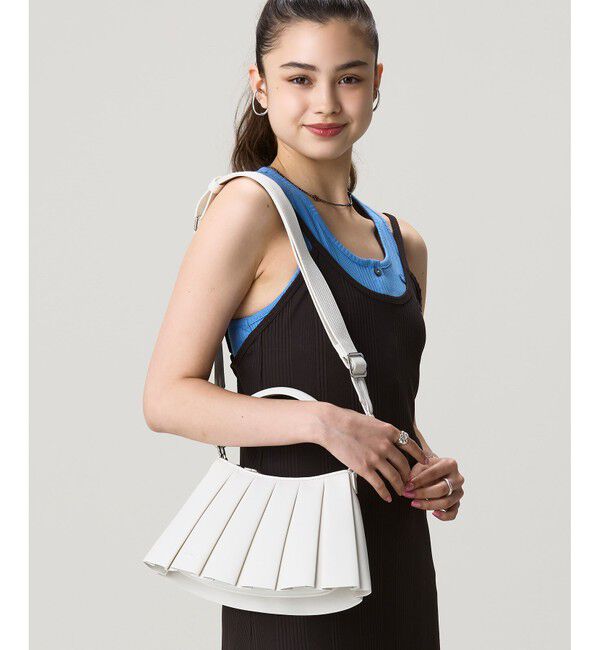 LACOSTE「LENGLEN ラムレザープリーツハンドバッグ 2WAY ショルダーバッグ」|ショルダー・メッセンジャー|ホワイト