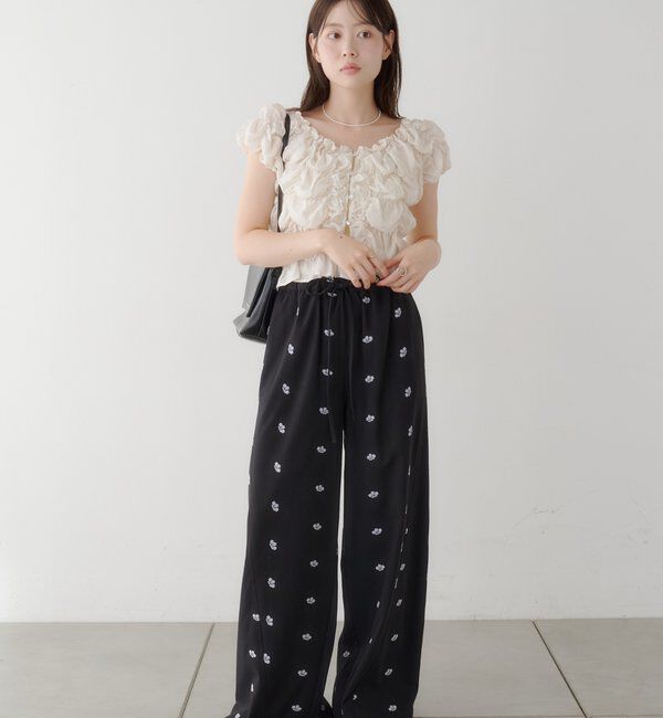  「【WEB限定追加/2サイズ展開】フラワーステッチワイドパンツ」|チノ|