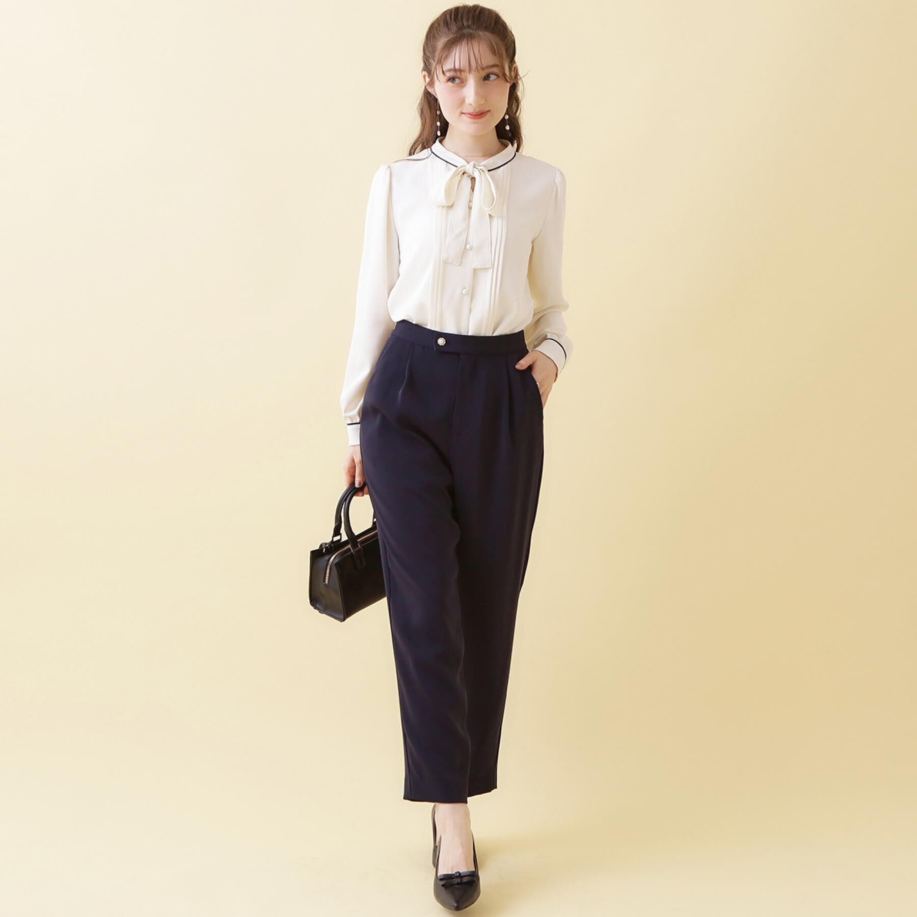 Couture broach「【ハレの日・通勤】パール調釦テーパードパンツ」|その他|
