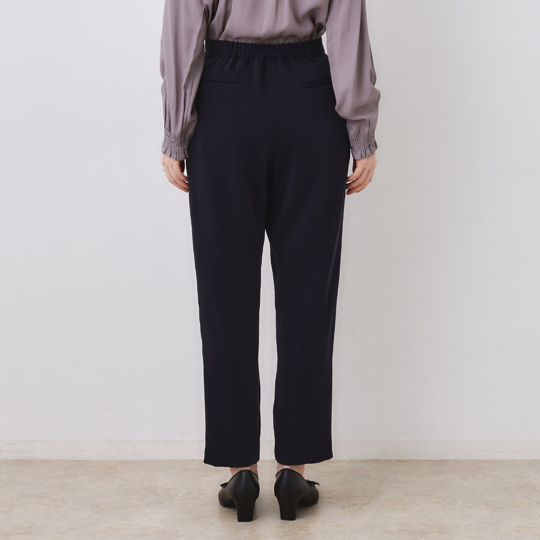 Couture broach「【ハレの日・通勤】パール調釦テーパードパンツ」|その他|