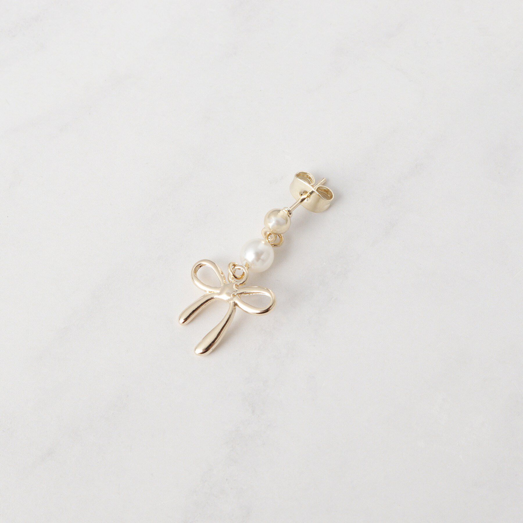 Couture broach「フェイクパール付きリボンモチーフピアス」|ピアス|