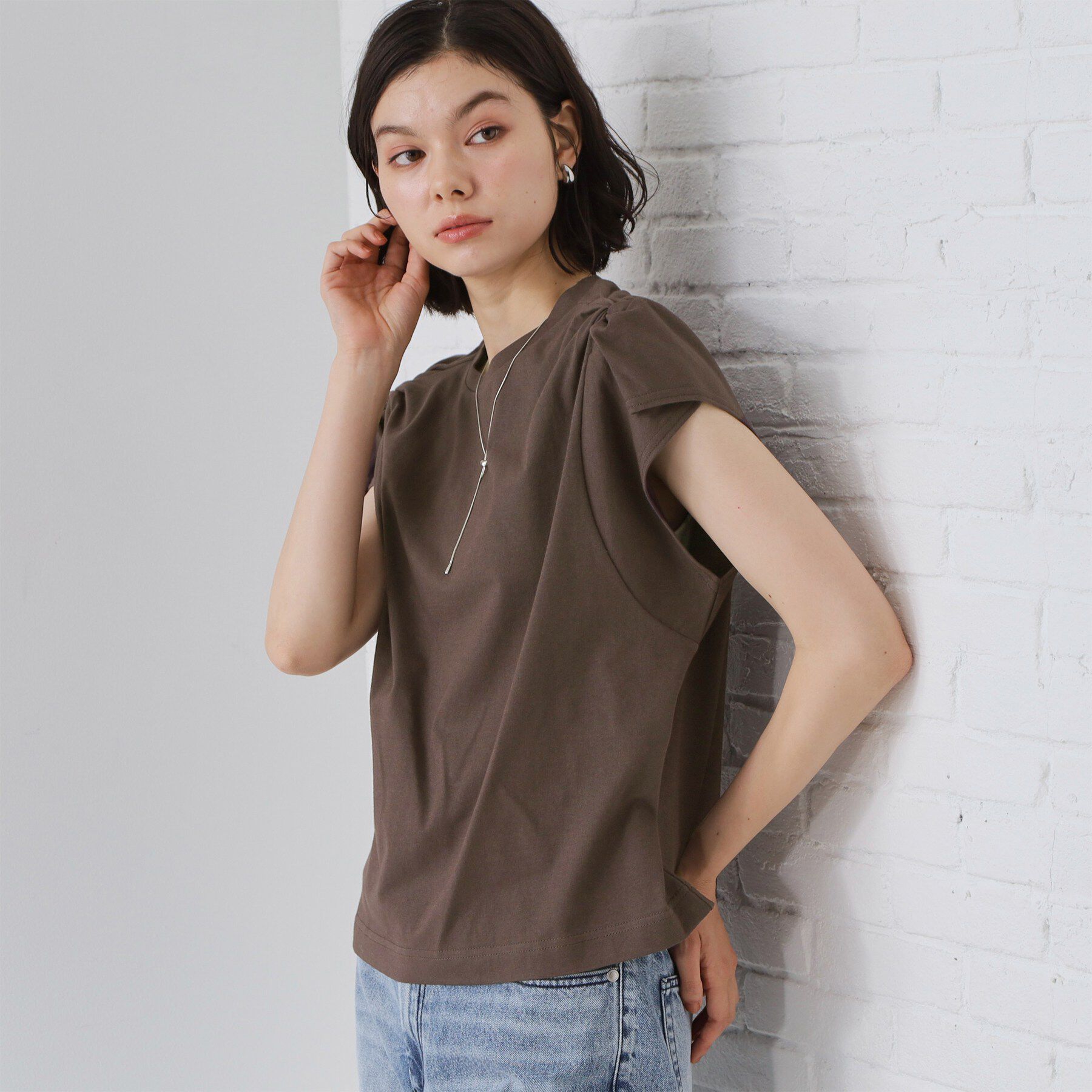 THE SHOP TK「【ひんやり/汗じみ防止】ツイストアクセントトップス」|Tシャツ・カットソー|