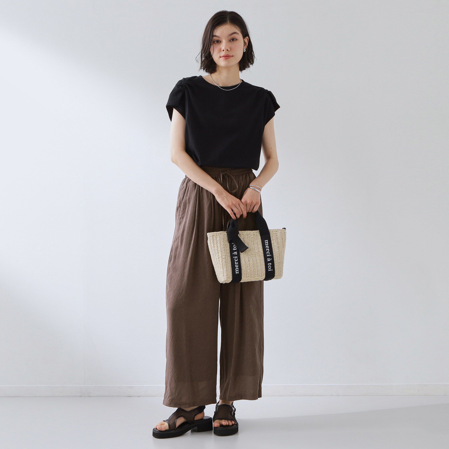 THE SHOP TK「【ひんやり/汗じみ防止】ツイストアクセントトップス」|Tシャツ・カットソー|