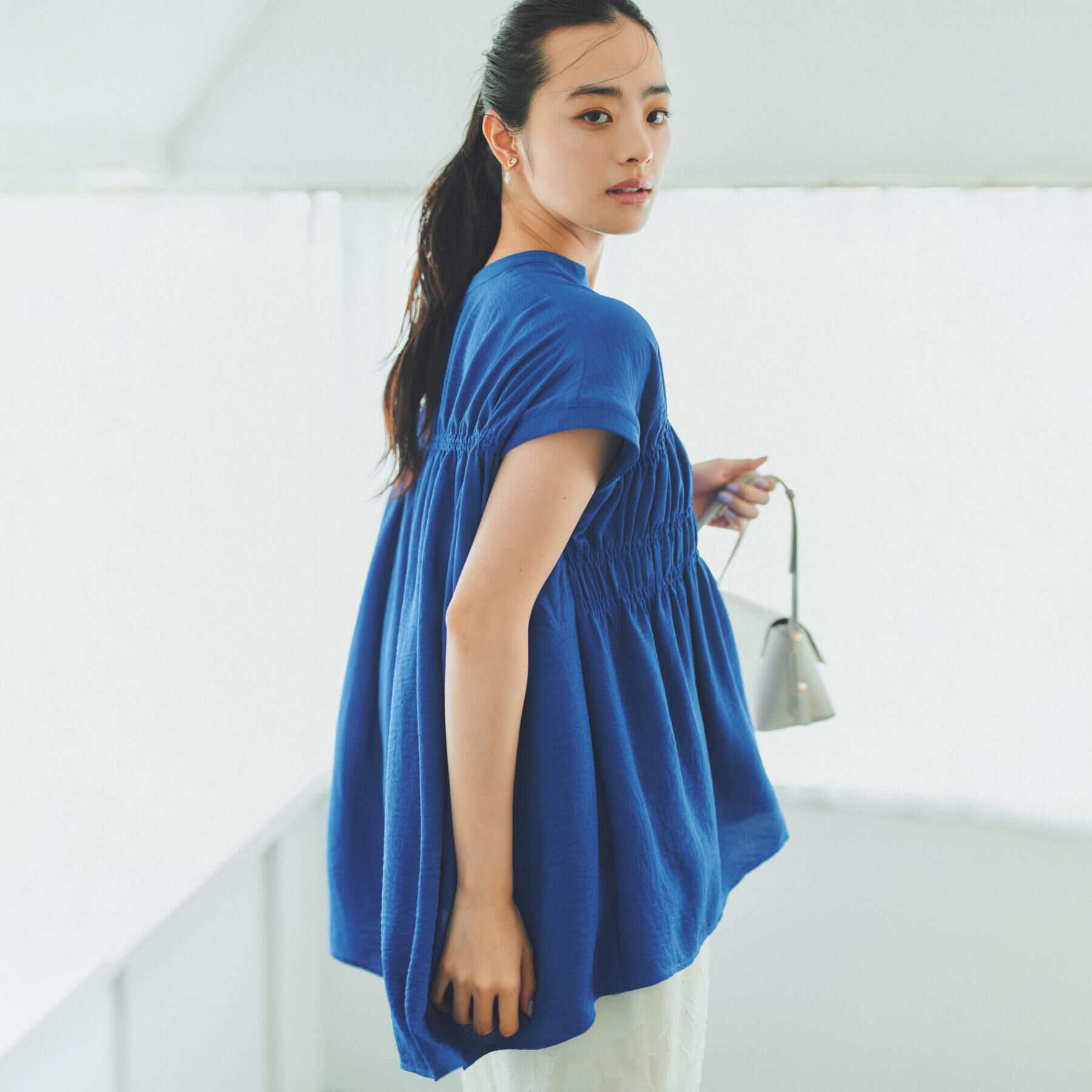 THE SHOP TK「【夏に嬉しい多機能/体型カバー】ひんやりさらさら シャーリングブラウス」|シャツ・ブラウス|