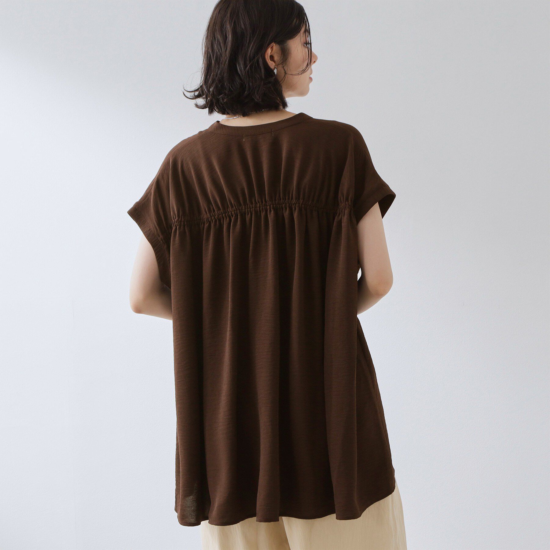 THE SHOP TK「【夏に嬉しい多機能/体型カバー】ひんやりさらさら シャーリングブラウス」|シャツ・ブラウス|