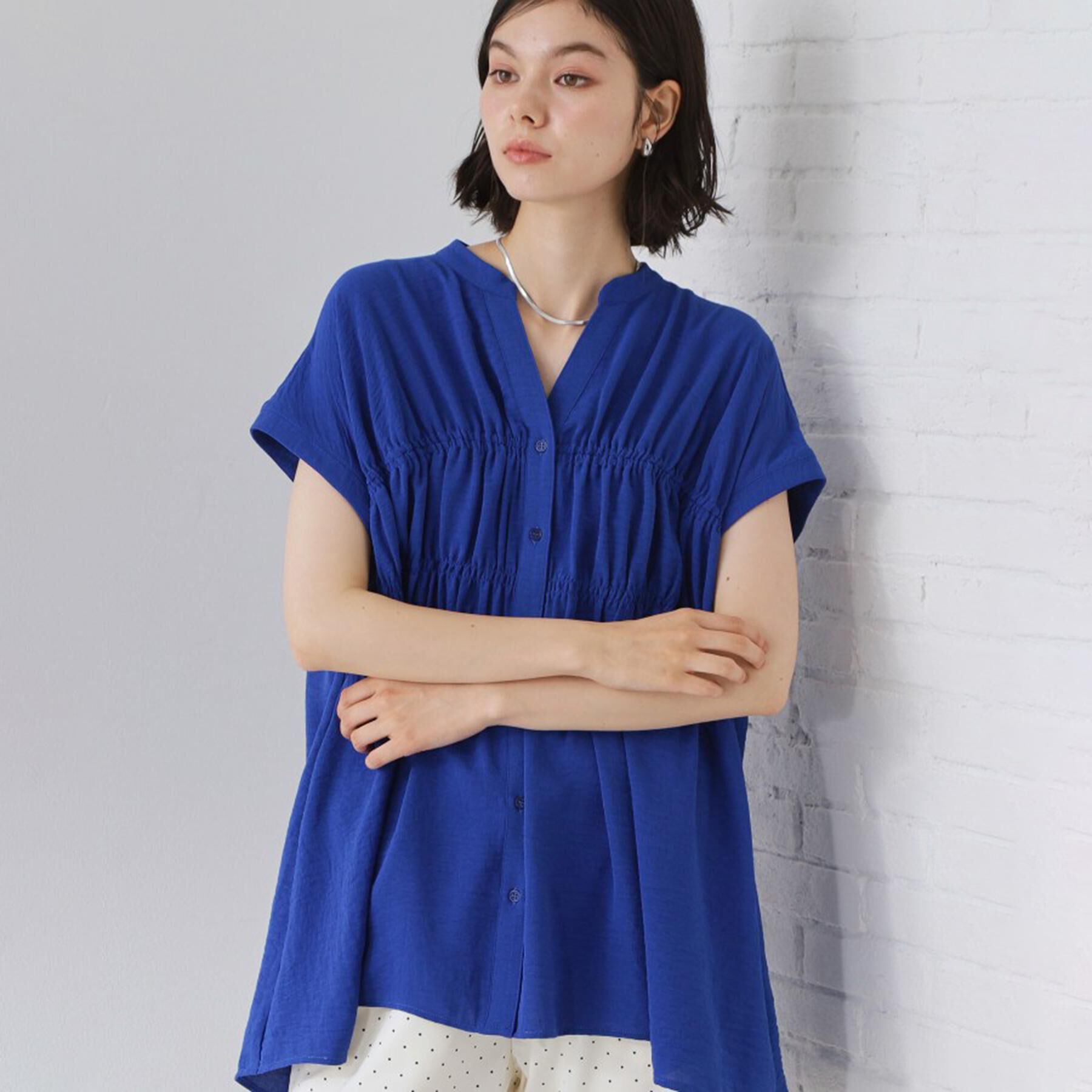 THE SHOP TK「【夏に嬉しい多機能/体型カバー】ひんやりさらさら シャーリングブラウス」|シャツ・ブラウス|