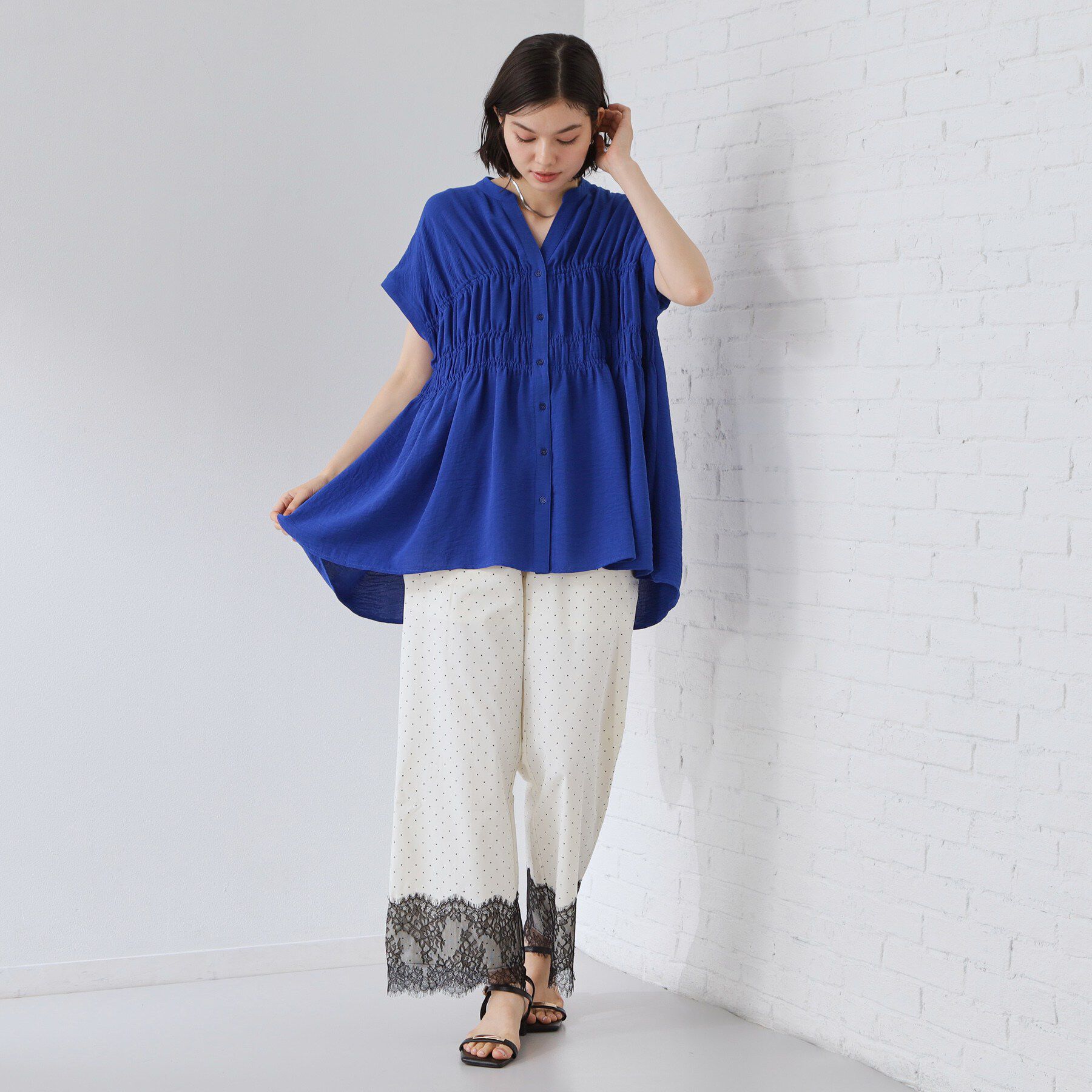 THE SHOP TK「【夏に嬉しい多機能/体型カバー】ひんやりさらさら シャーリングブラウス」|シャツ・ブラウス|