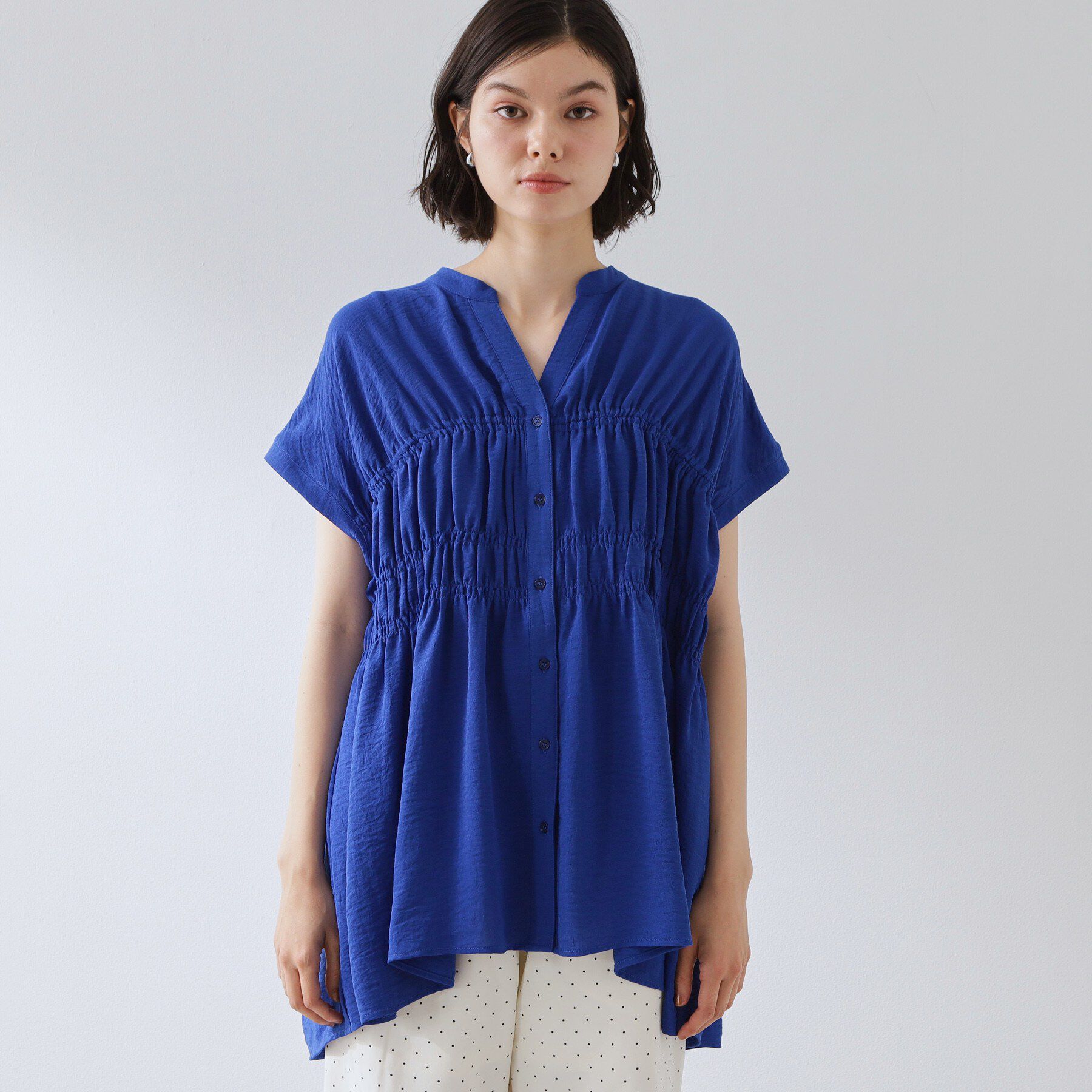 THE SHOP TK「【夏に嬉しい多機能/体型カバー】ひんやりさらさら シャーリングブラウス」|シャツ・ブラウス|
