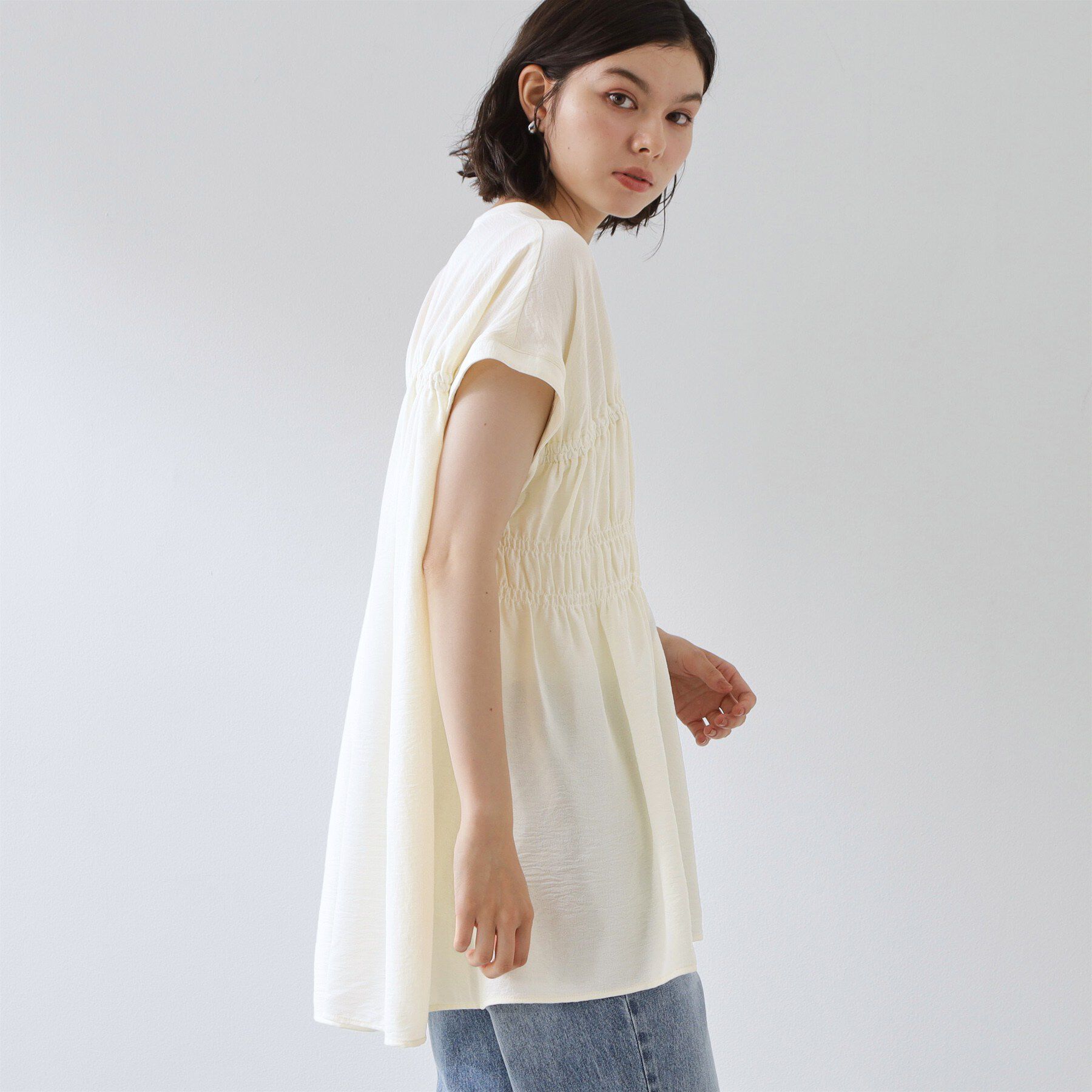 THE SHOP TK「【夏に嬉しい多機能/体型カバー】ひんやりさらさら シャーリングブラウス」|シャツ・ブラウス|
