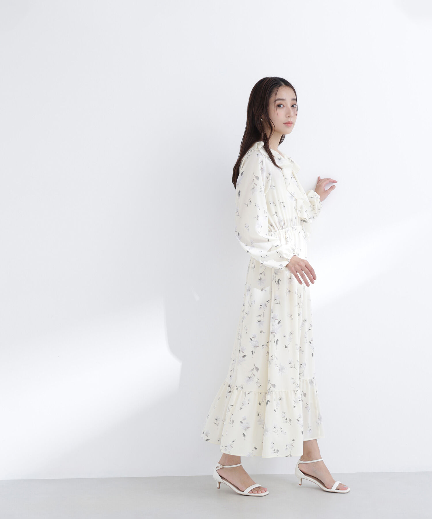  「ラッフルフラワープリントワンピース」|ワンピース|