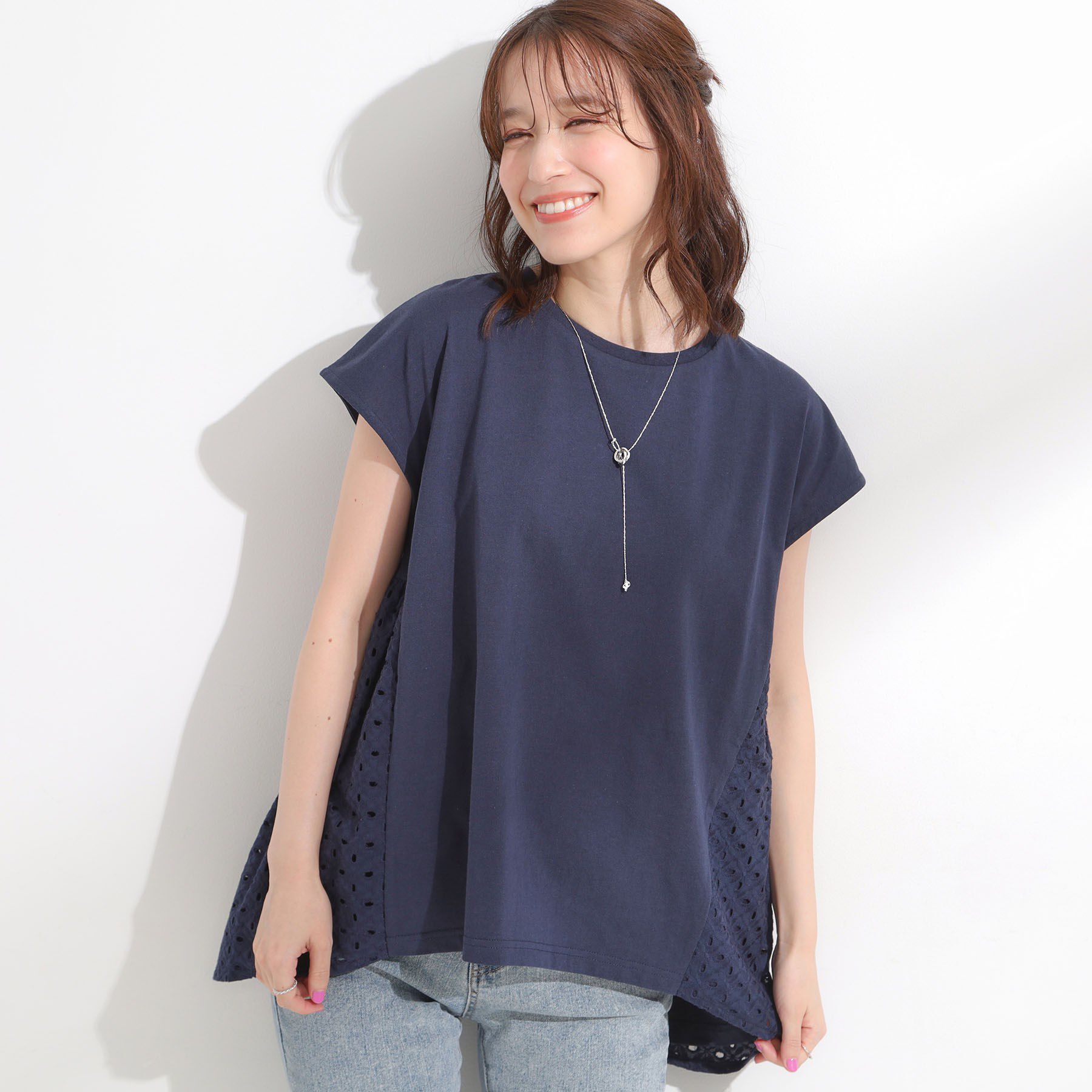 SHOO･LA･RUE「【S-LL/体型カバー】インせずサマ見え レースドッキングトップス」|Tシャツ・カットソー|ネイビー(094)
