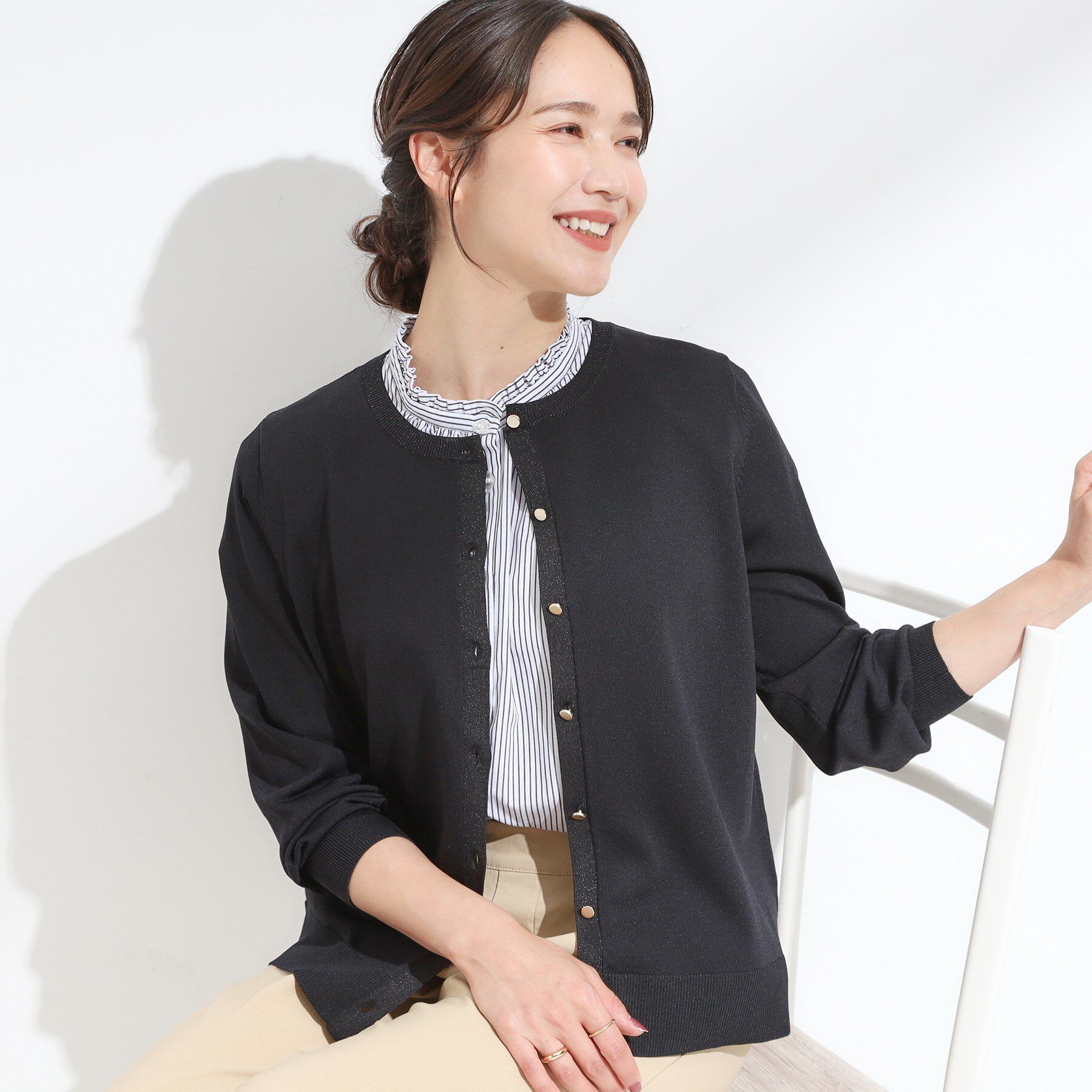 SHOO･LA･RUE「【洗える/S-LL】上品なラメ使い クルーネック ニットカーディガン」|カーディガン|ブラック(019)