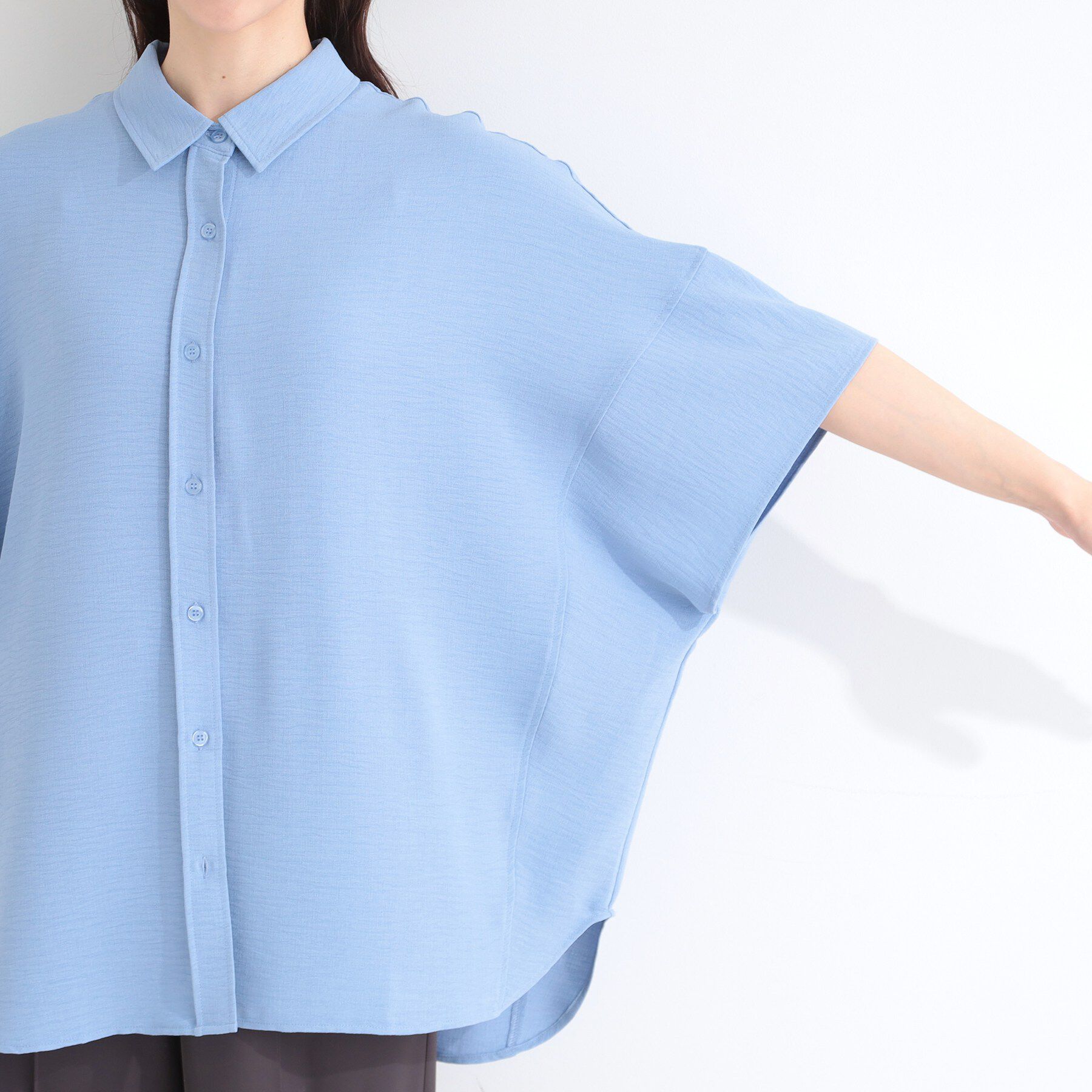 SHOO･LA･RUE「【高レビュー/洗濯後しわになりにくい/体型カバー】きちんとゆるっと 大人の抜け感 ポンチョ風カラーシ」|シャツ・ブラウス|