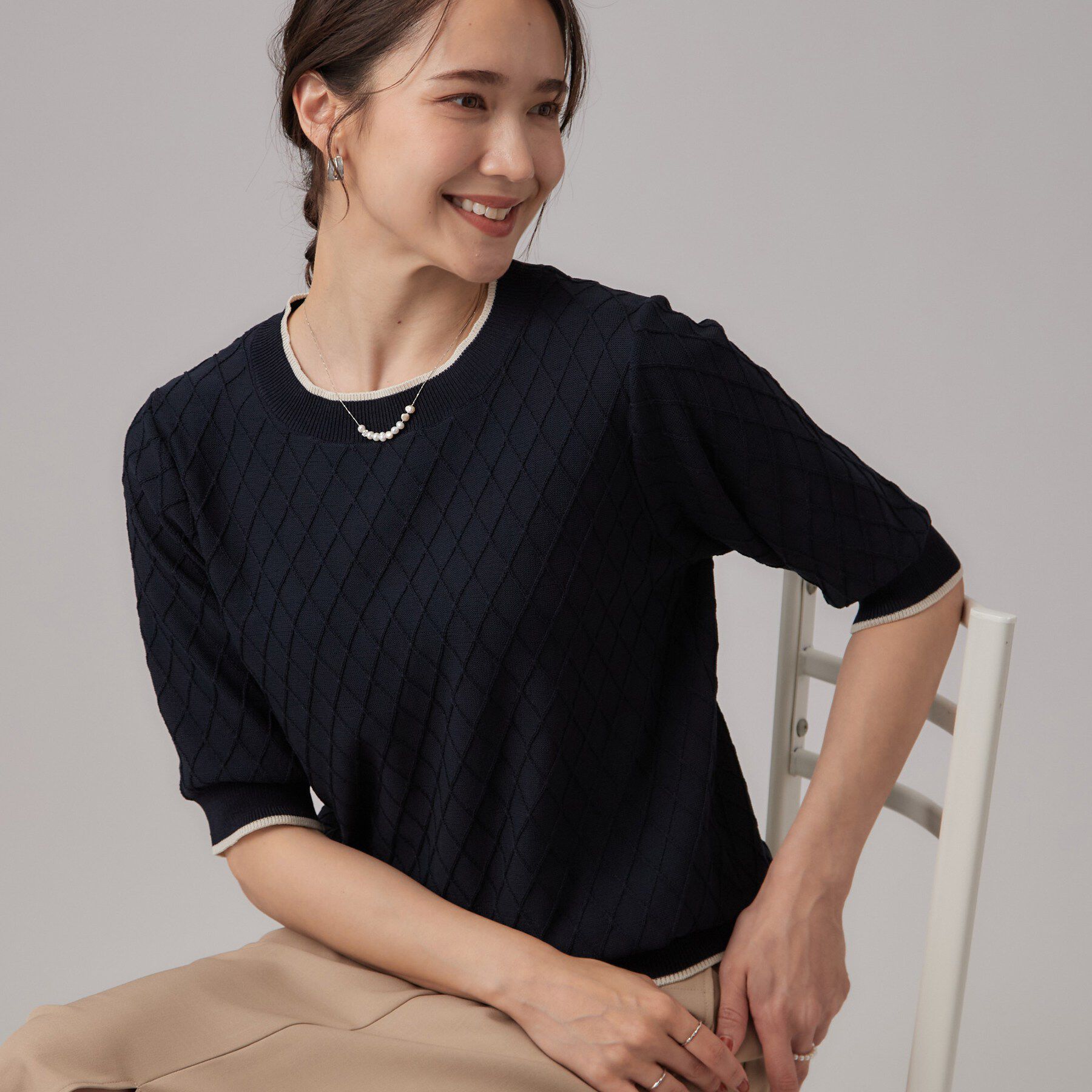 SHOO･LA･RUE「【毛玉になりにくい/S-LL】きれいですっきり二の腕カバー ダイヤ柄5分袖ニット」|ニット・セーター|ネイビー(094)
