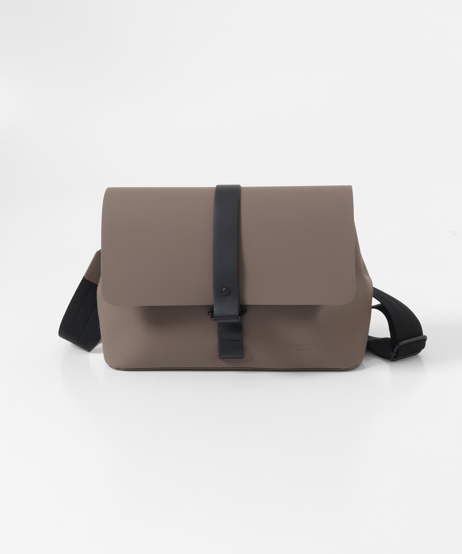 SENSE OF PLACE by URBAN RESEARCH「GASTON LUGA　Splash Crossbody Medium」|ショルダー・メッセンジャー|ブラウン
