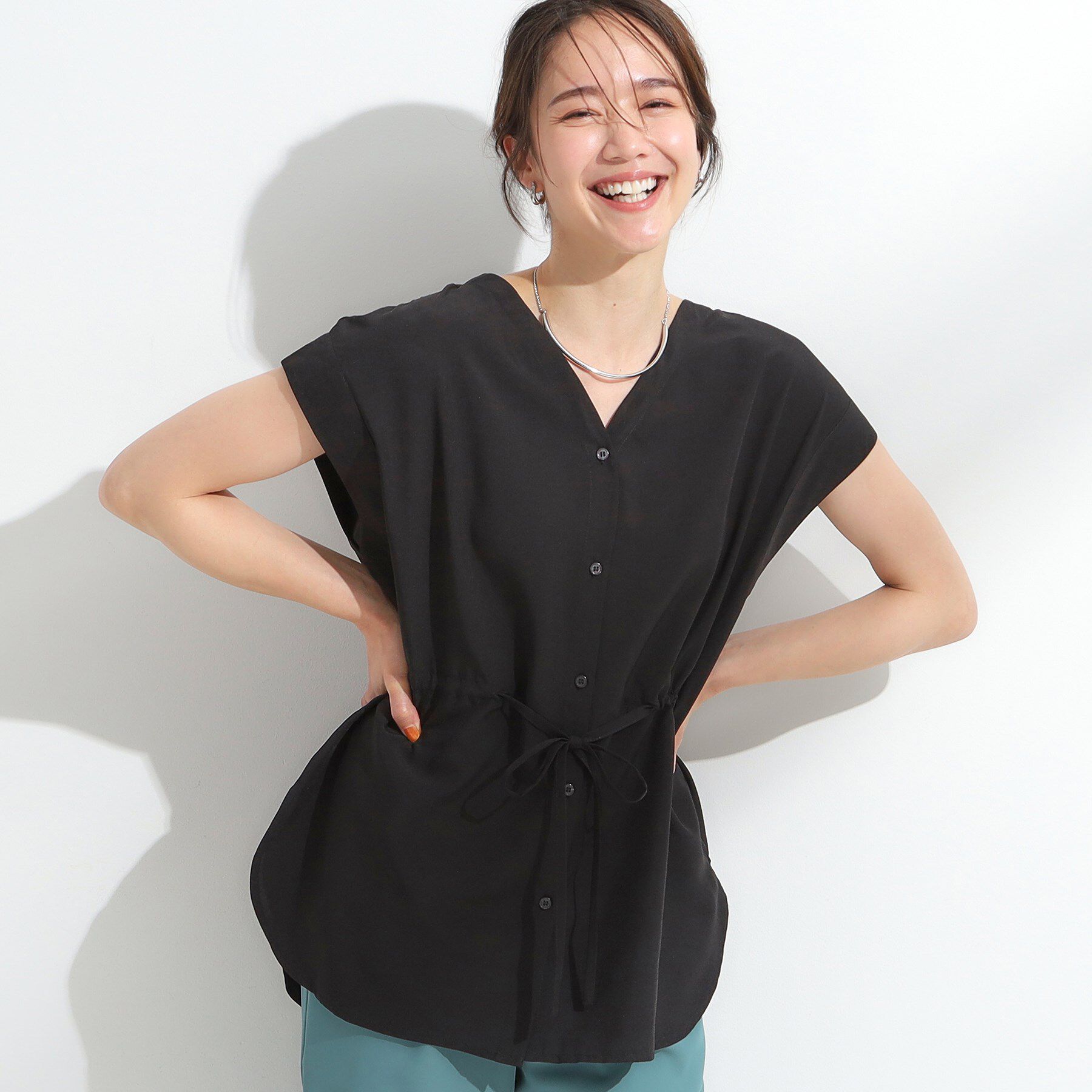 SHOO･LA･RUE「【S-LL】シルエットが変えられる ウエストリボンブラウス」|シャツ・ブラウス|ブラック(019)