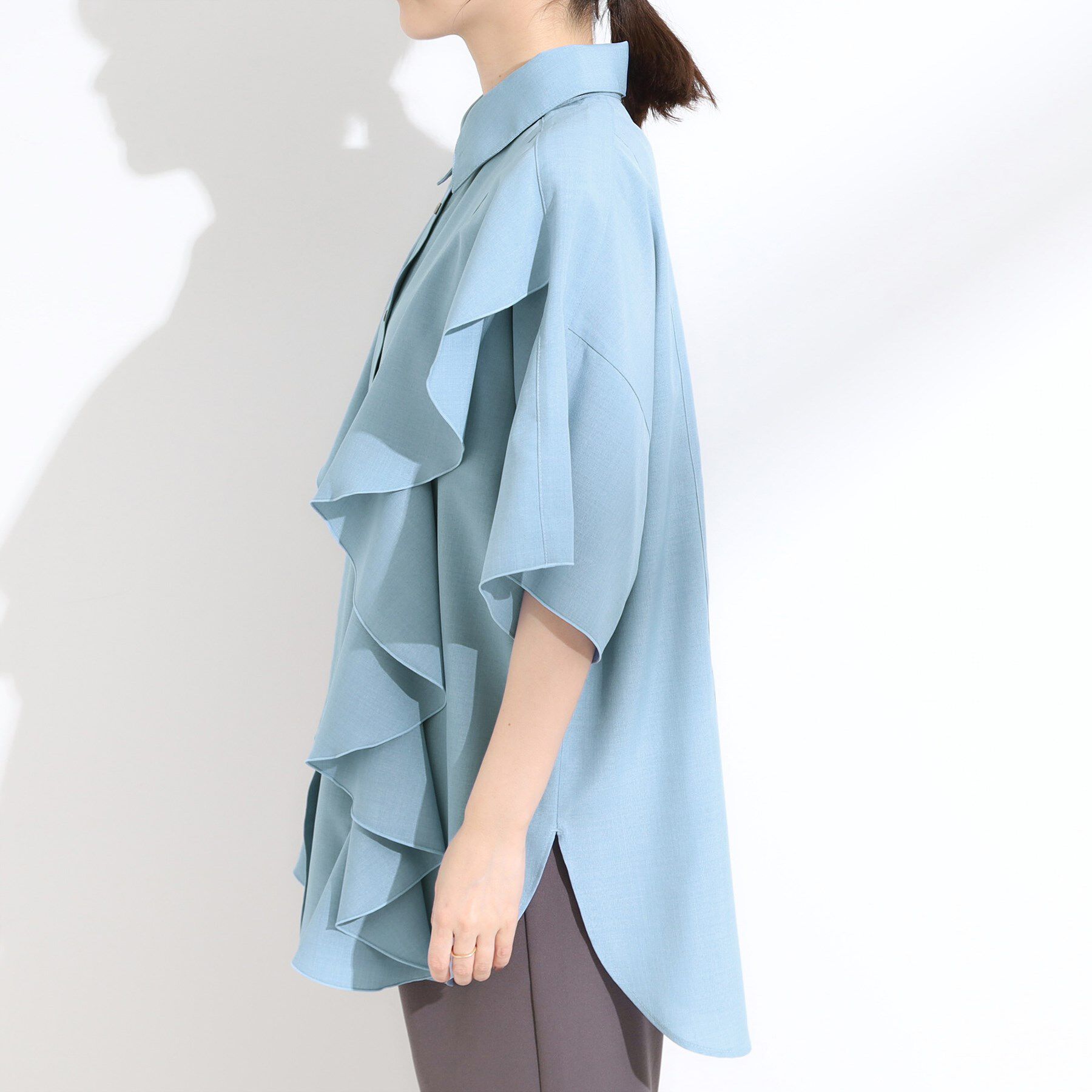 SHOO･LA･RUE「【洗える/S-LL】大きめのフリルが印象的 デザインブラウス」|チュニック|