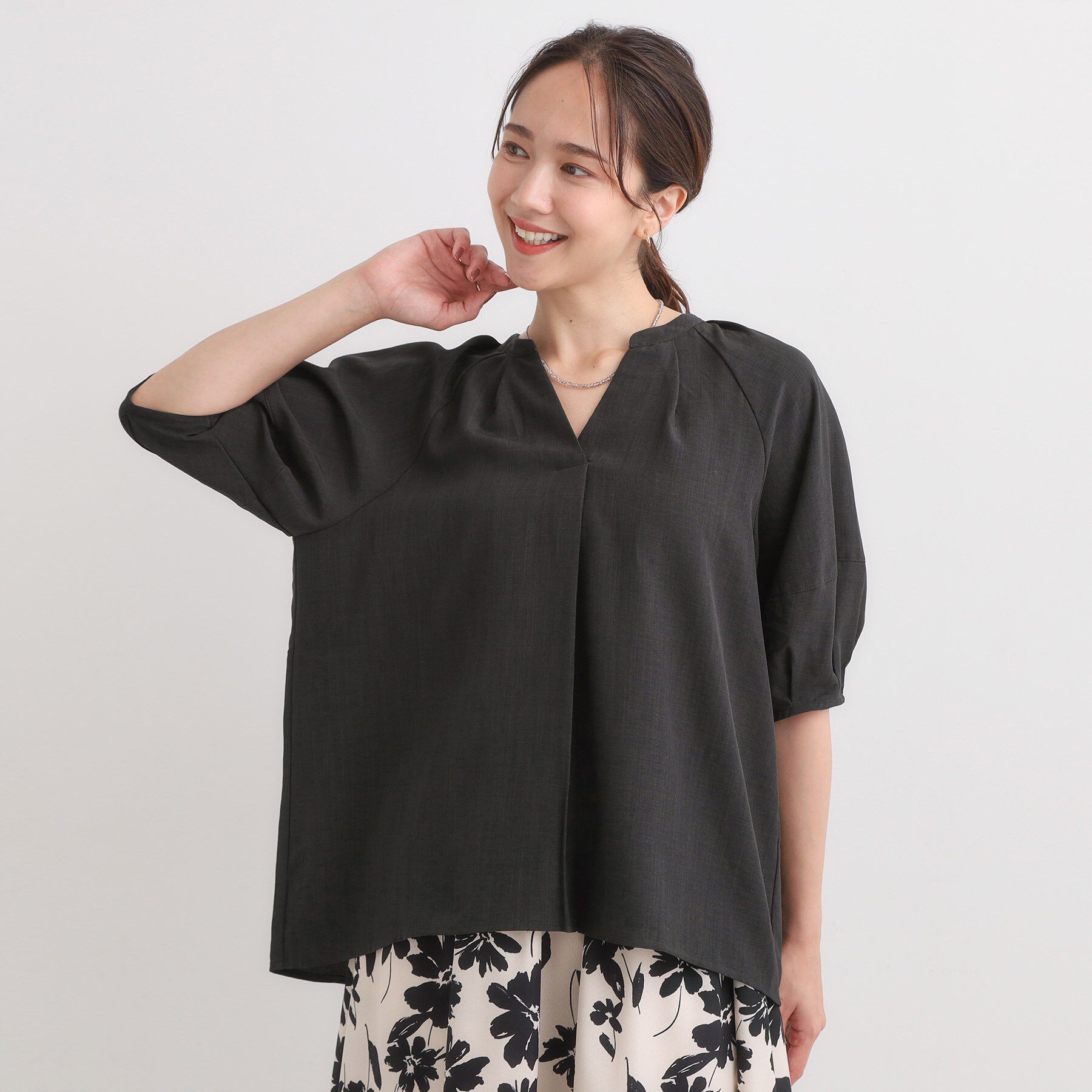 SHOO･LA･RUE「【S-LL/洗濯後しわになりにくい】ランタンスリーブで女性らしく 5分袖スキッパーブラウス」|シャツ・ブラウス|