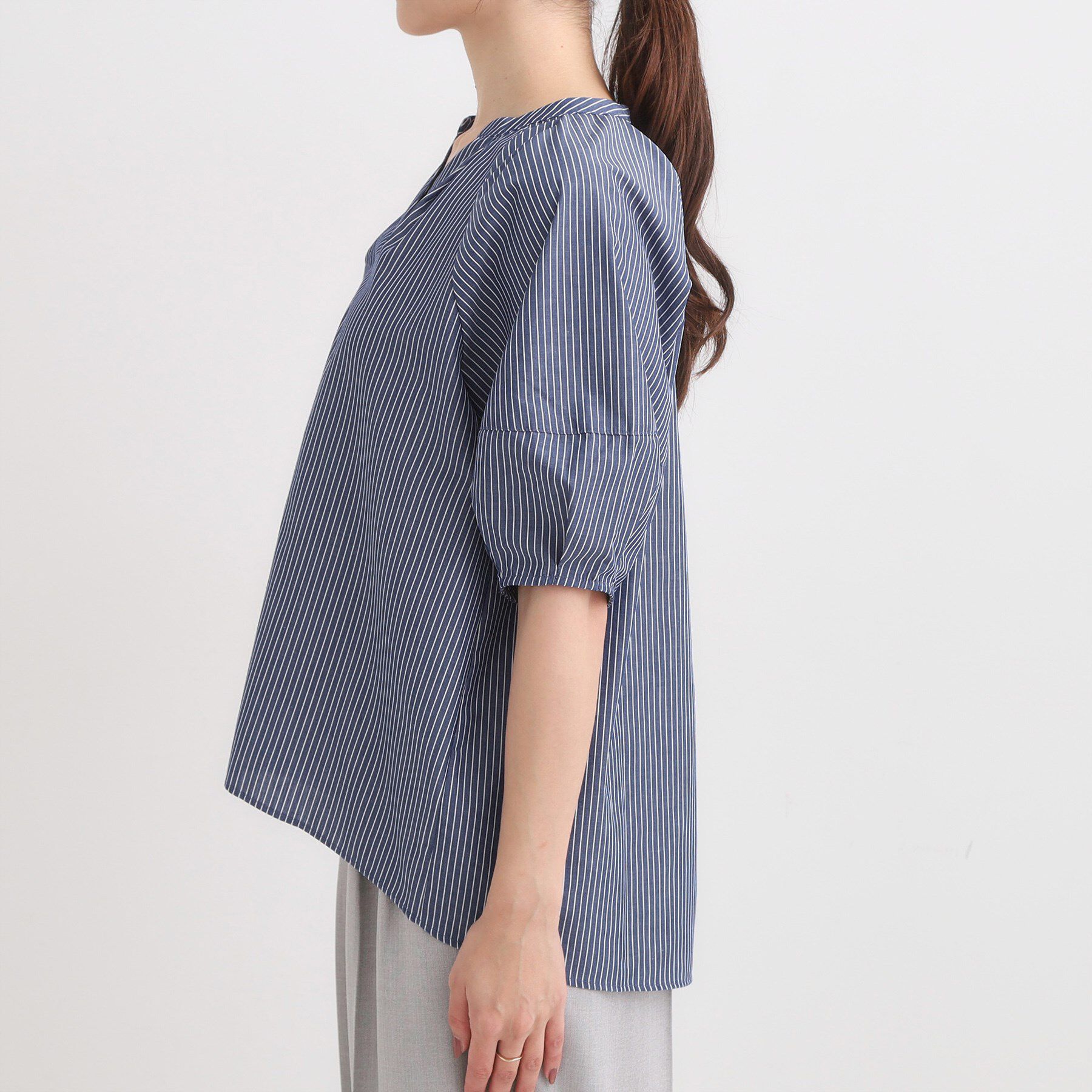 SHOO･LA･RUE「【S-LL/洗濯後しわになりにくい】ランタンスリーブで女性らしく 5分袖スキッパーブラウス」|シャツ・ブラウス|