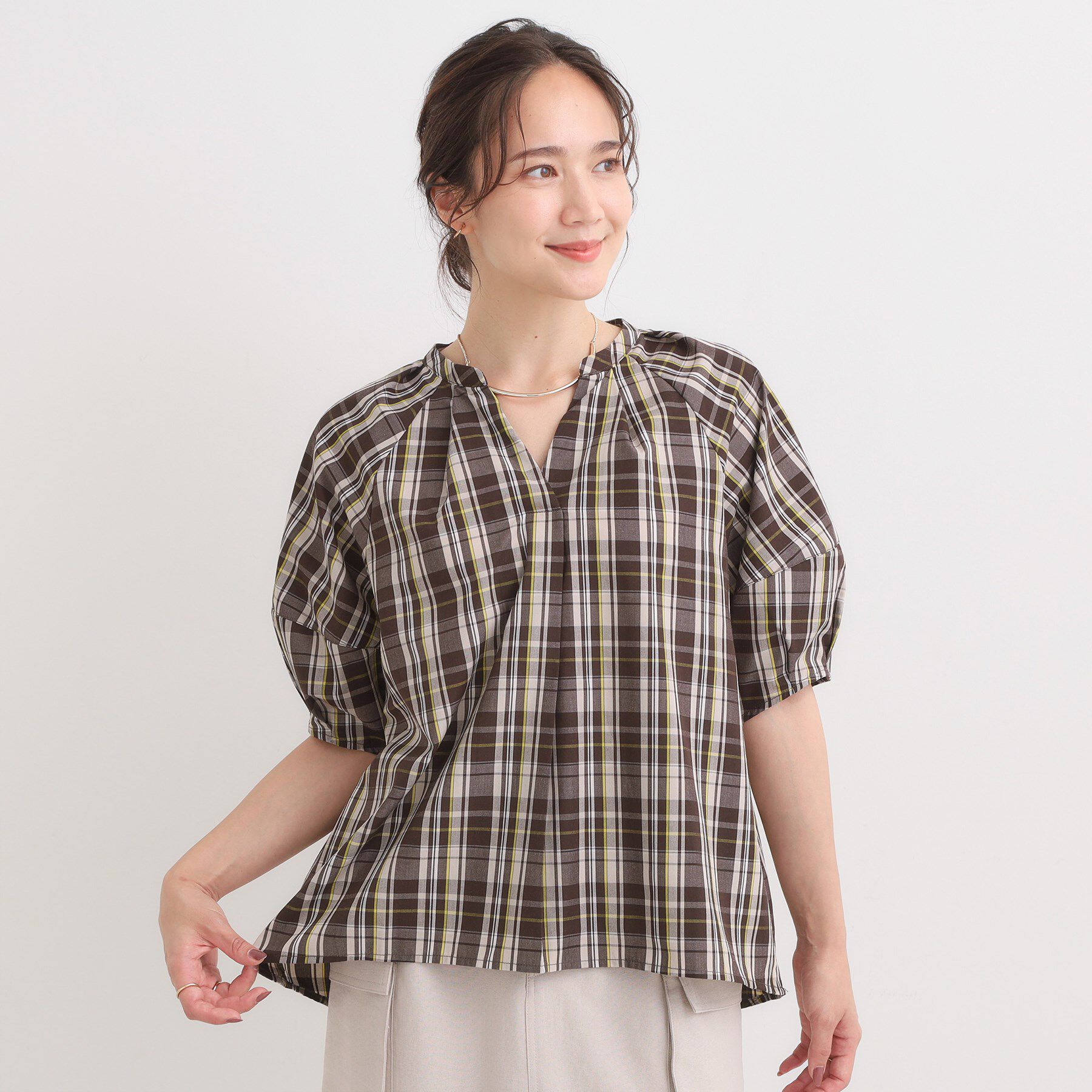 SHOO･LA･RUE「【S-LL/洗濯後しわになりにくい】ランタンスリーブで女性らしく 5分袖スキッパーブラウス」|シャツ・ブラウス|