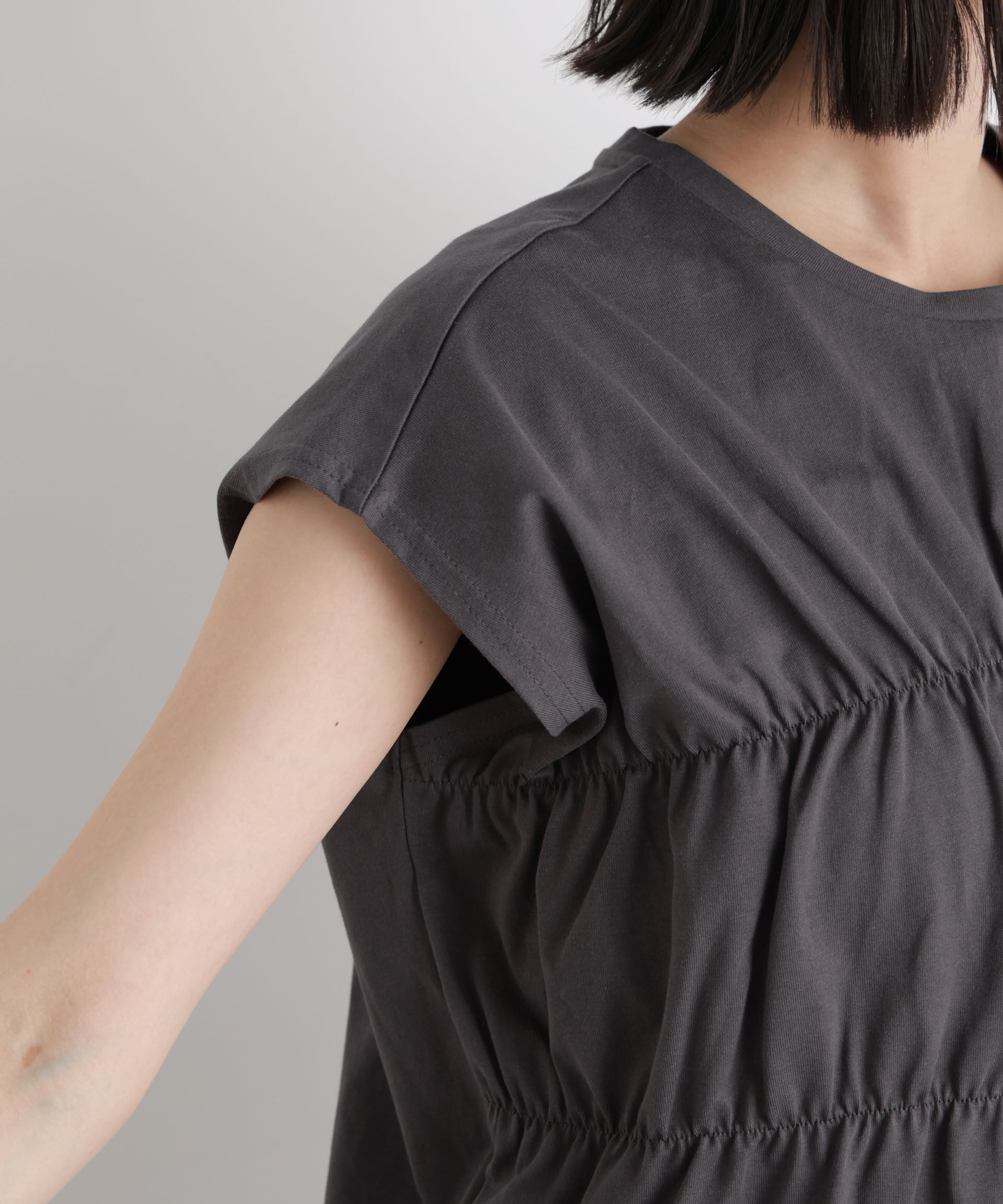 NANO universe「フロントシャーリングデザインカットトップス」|Tシャツ・カットソー|