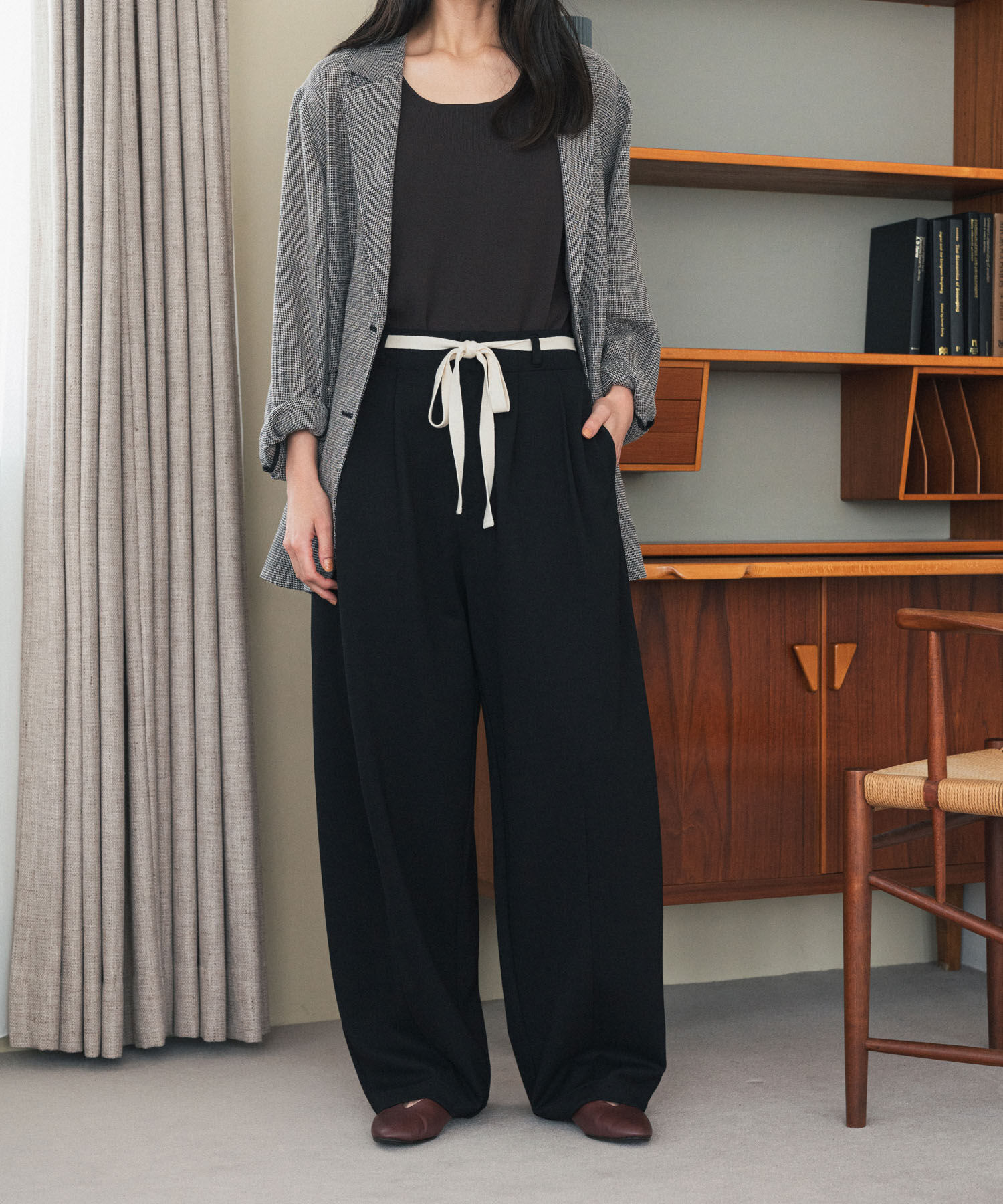 URBAN RESEARCH DOORS「ウエストリボンカットカーブパンツ」|その他|ブラック