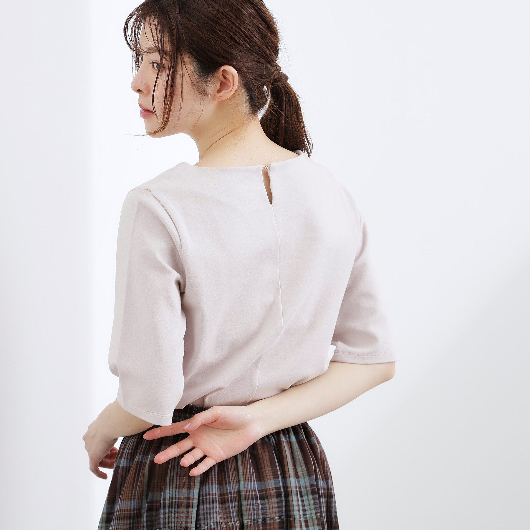 grove「【二の腕カバー/すっきり見え・抗菌防臭/UVカット】きちんと素材のボートネックTシャツ」|Tシャツ・カットソー|