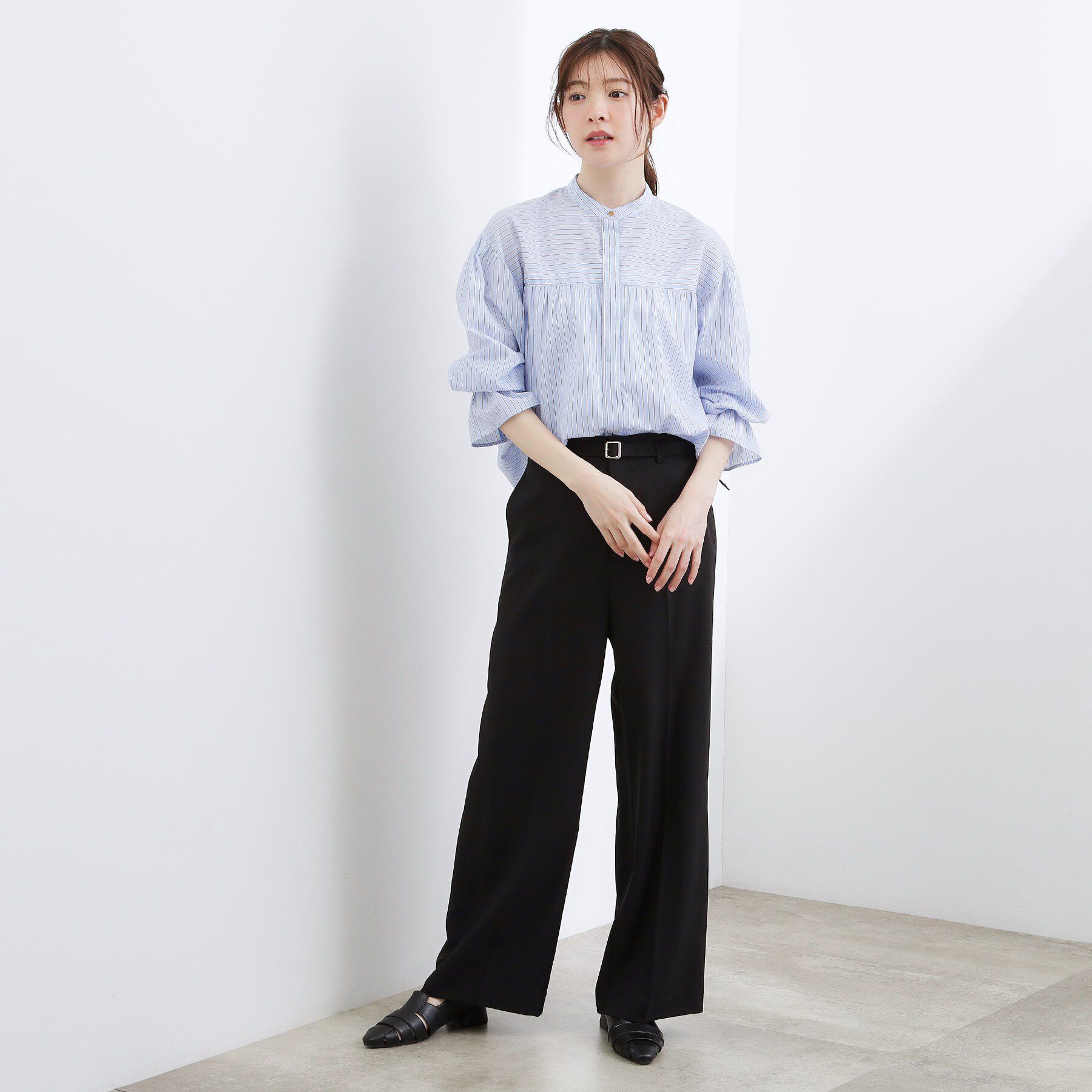 grove「【貴島明日香さん着用／イージーケア／接触冷感】麻混スタンドギャザーシャツ」|シャツ・ブラウス|
