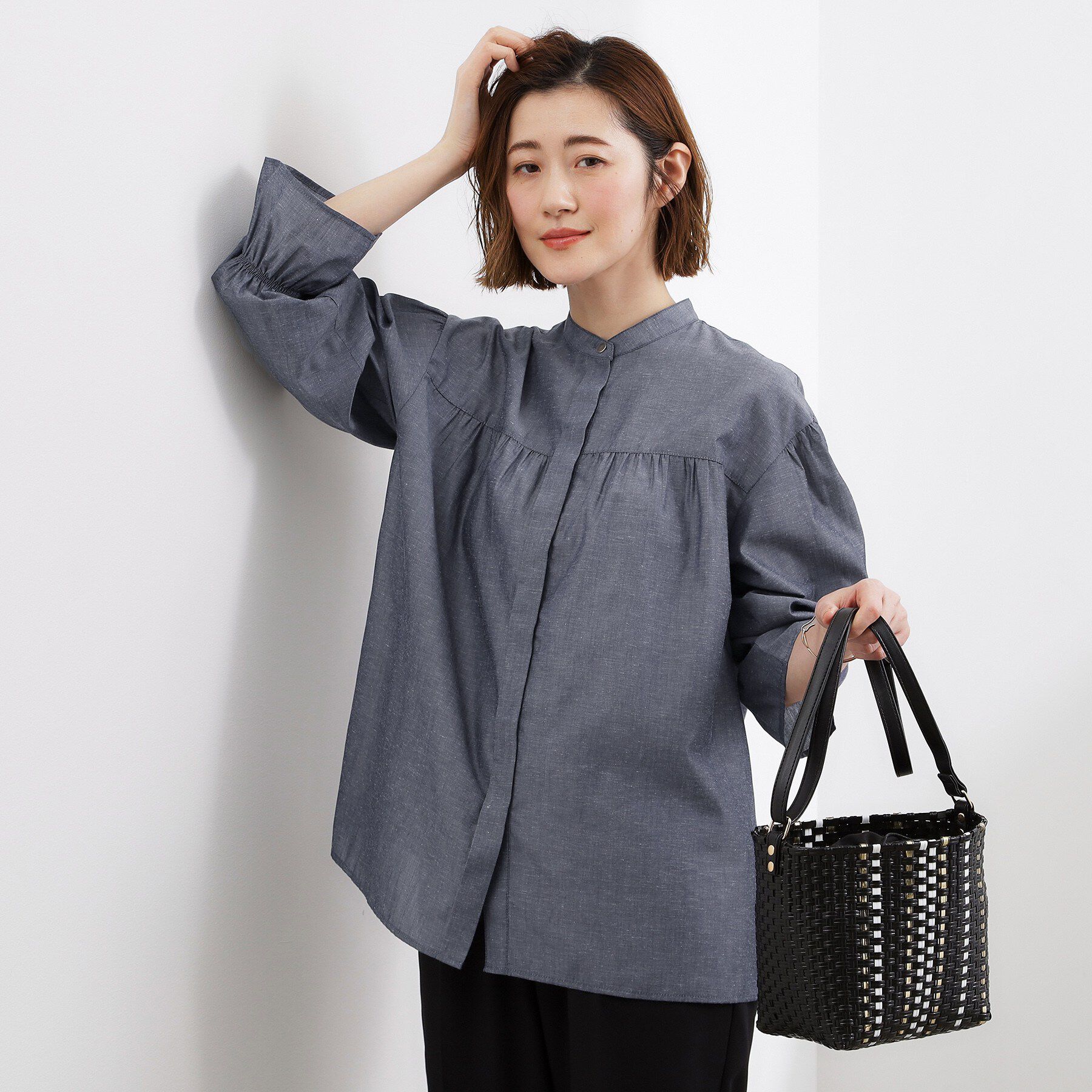 grove「【貴島明日香さん着用／イージーケア／接触冷感】麻混スタンドギャザーシャツ」|シャツ・ブラウス|デニムライク(094