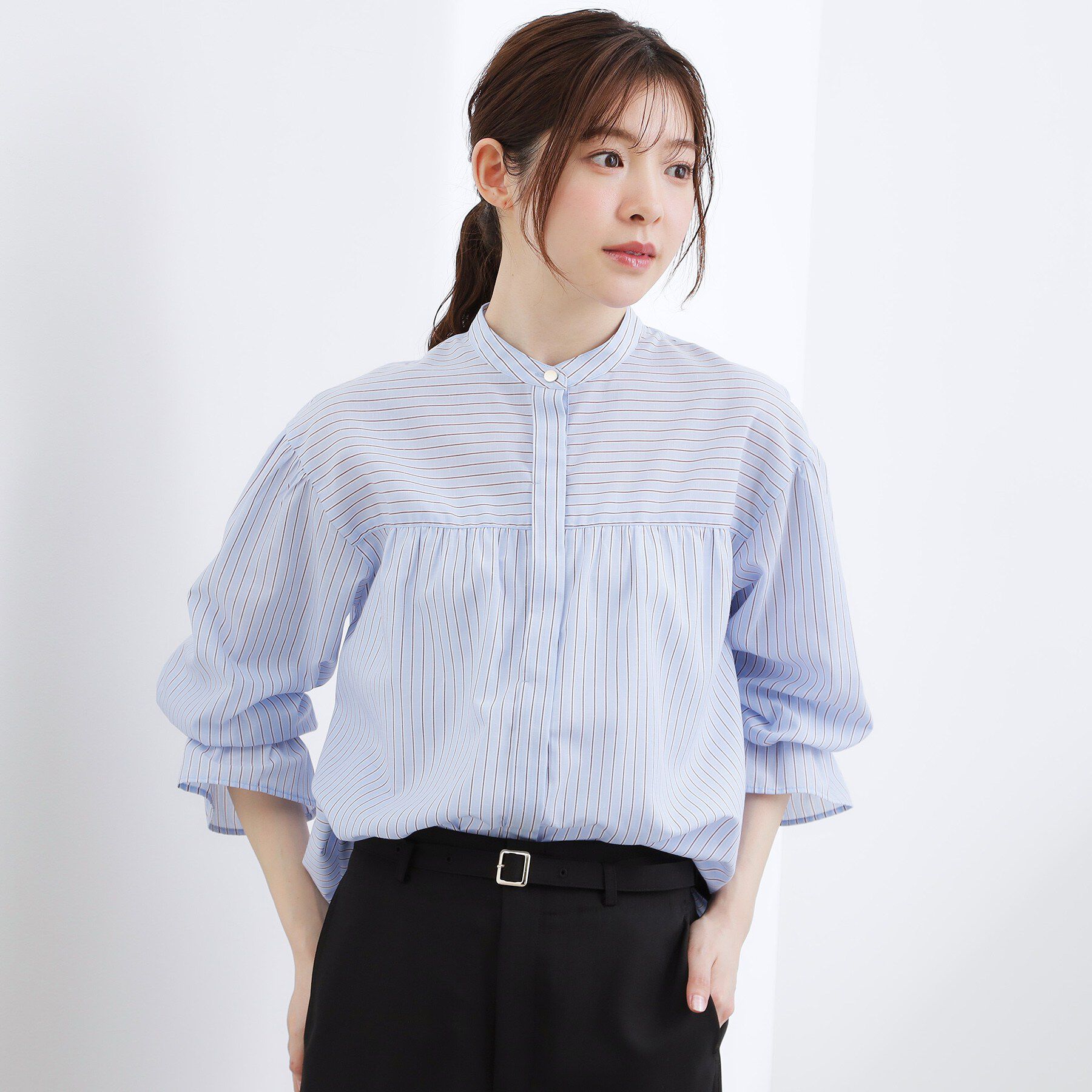 grove「【貴島明日香さん着用／イージーケア／接触冷感】麻混スタンドギャザーシャツ」|シャツ・ブラウス|